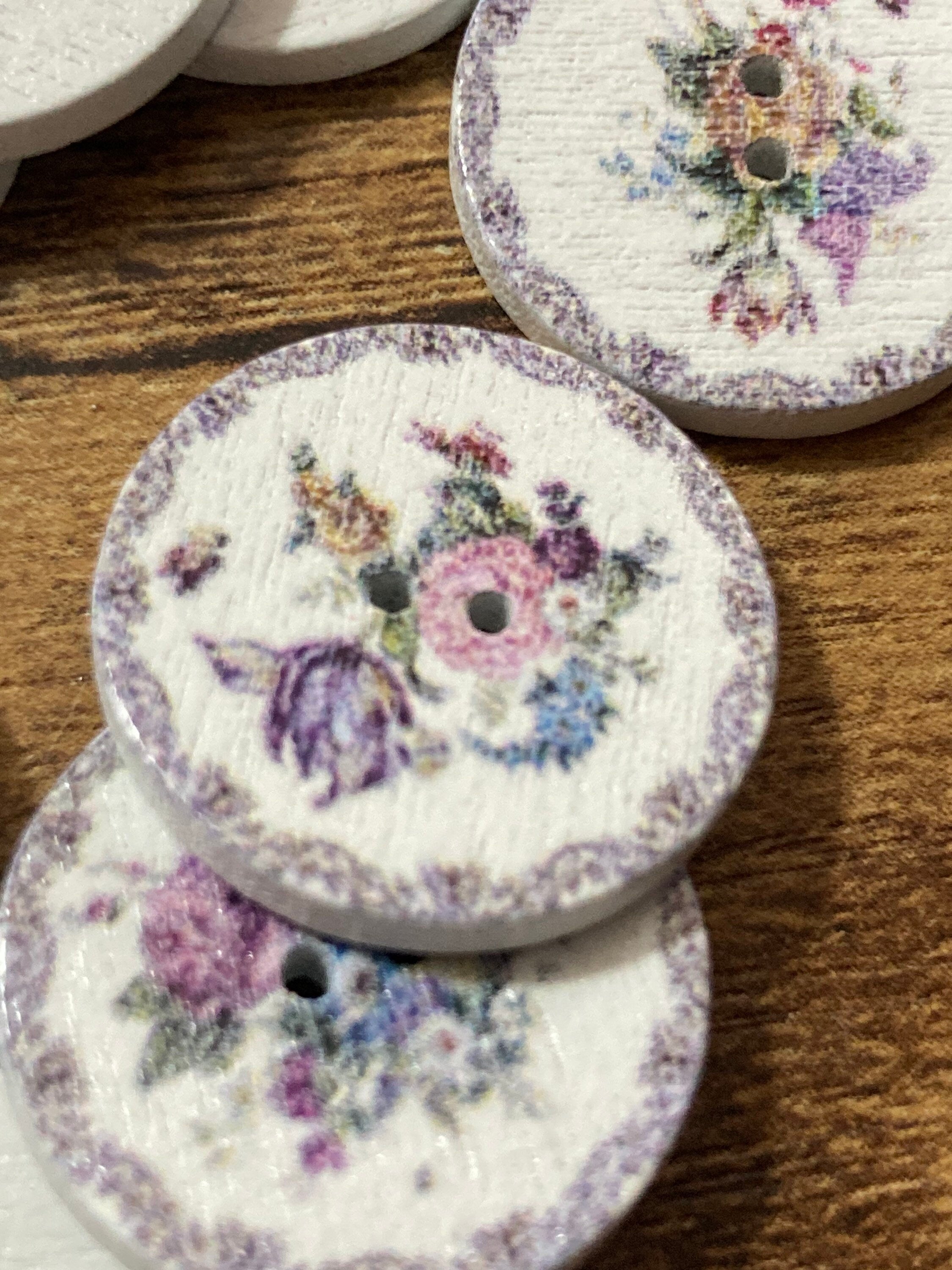 Vintage Floral Wooden Buttons: Beige with Pink Roses (20mm, Set of 50)