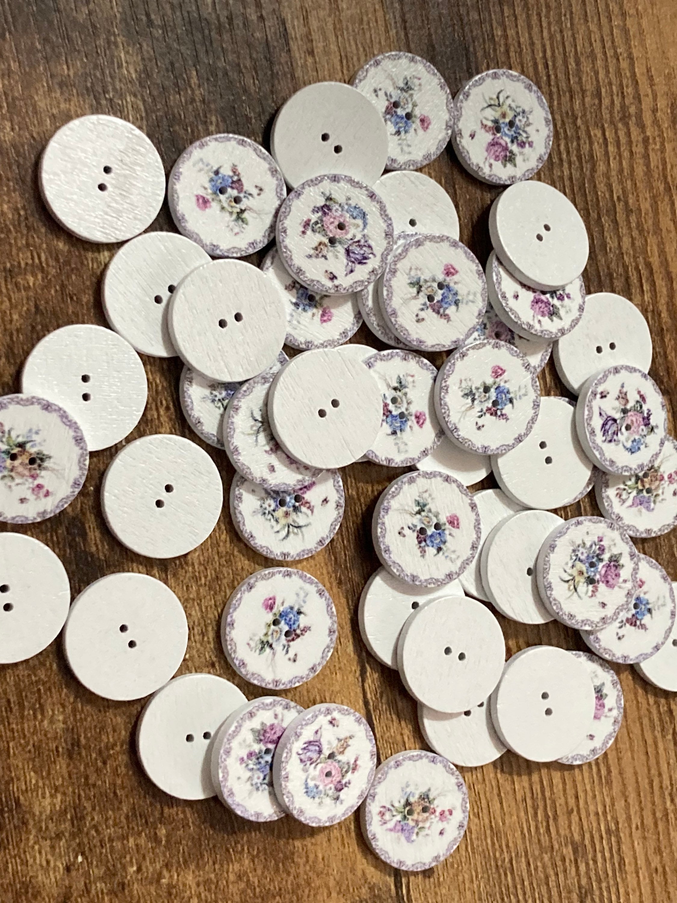 Vintage Floral Wooden Buttons: Beige with Pink Roses (20mm, Set of 50)