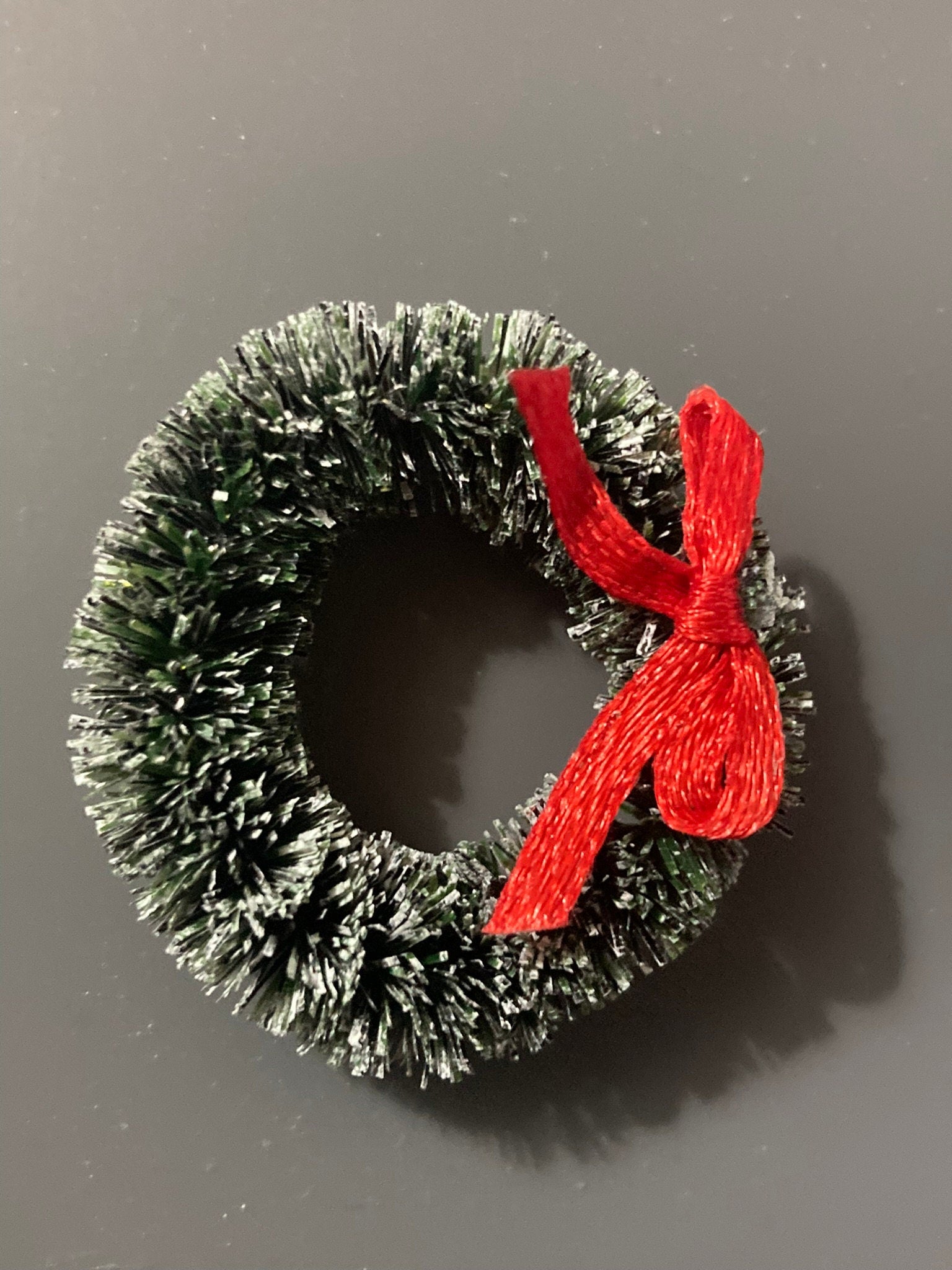 1x miniature green Christmas wreath red bow cake topper Xmas cards