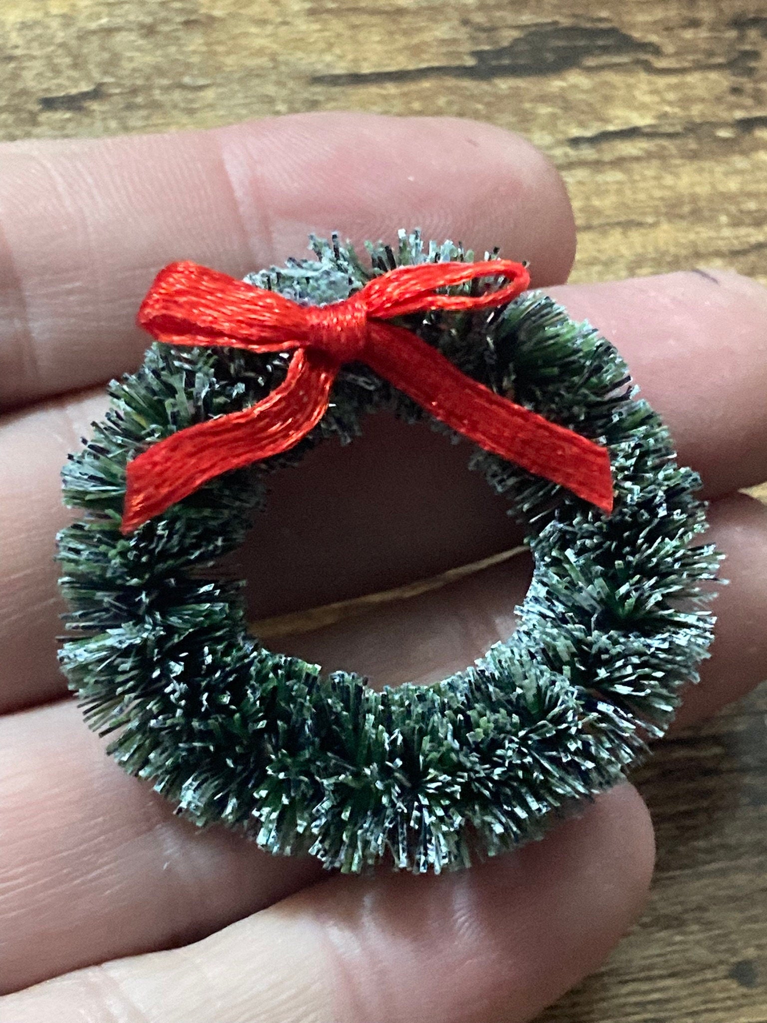 1x miniature green Christmas wreath red bow cake topper Xmas cards