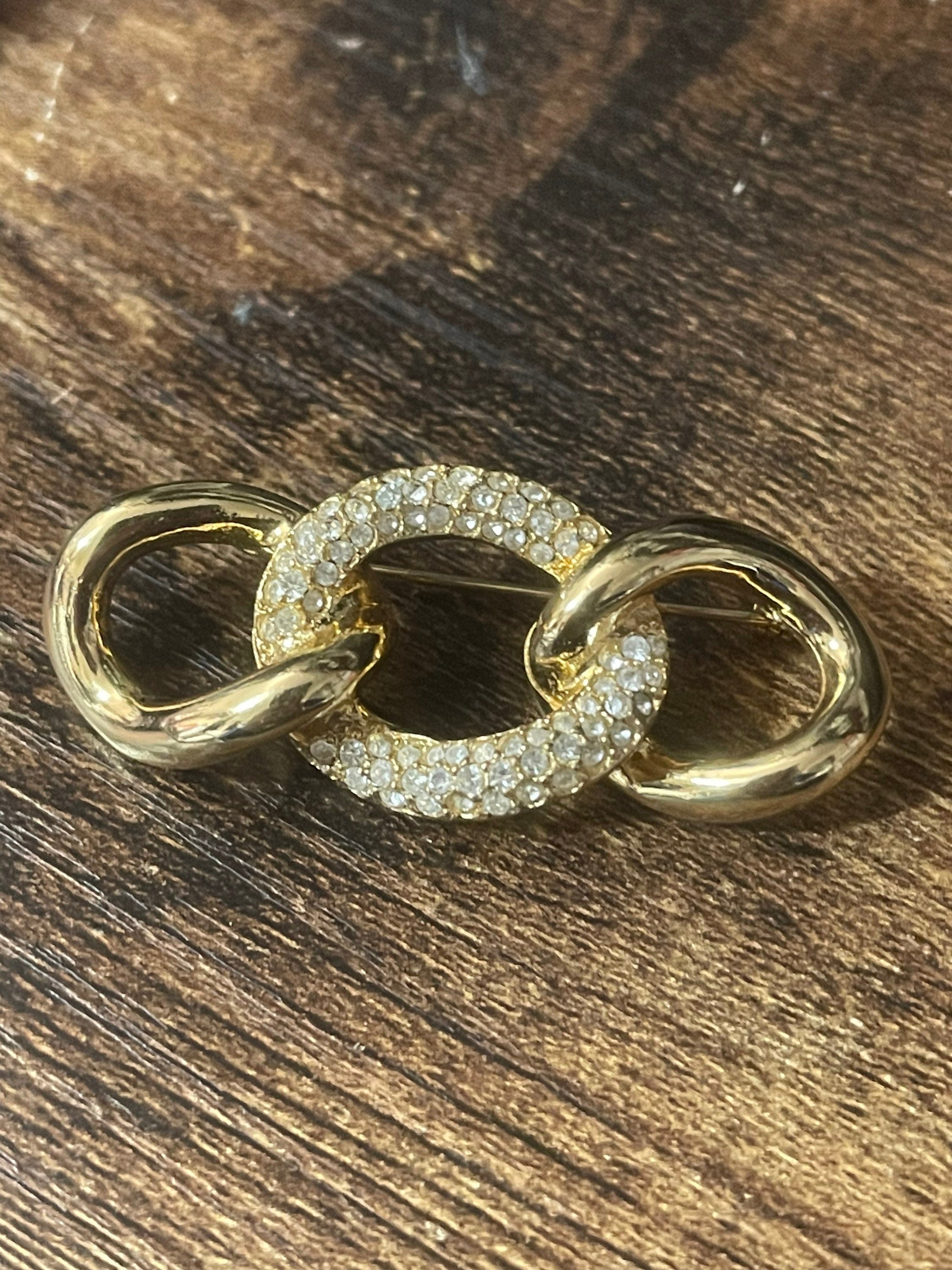 Signed grosse gold chain link and diamanté brooch designer