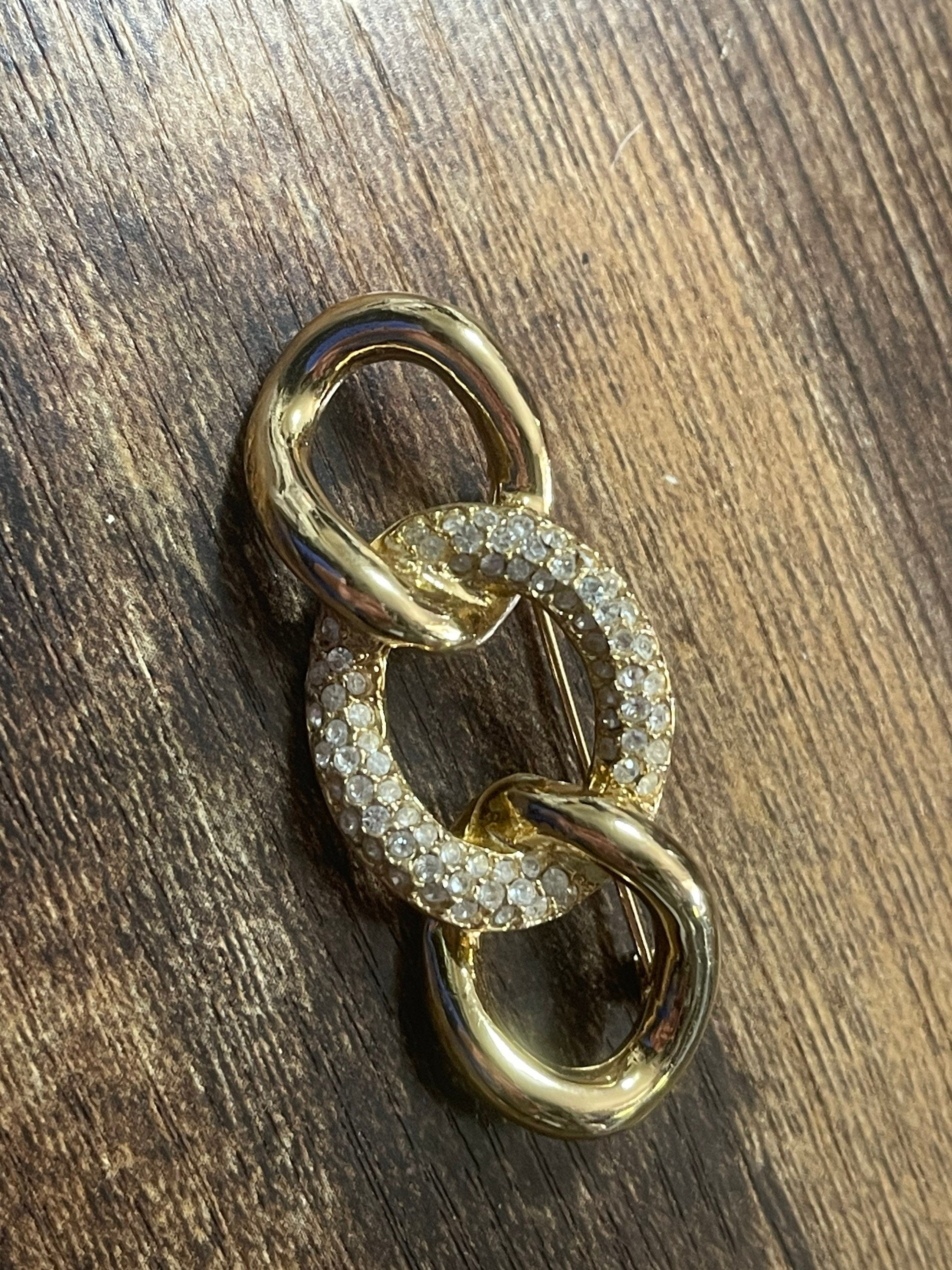 Signed grosse gold chain link and diamanté brooch designer