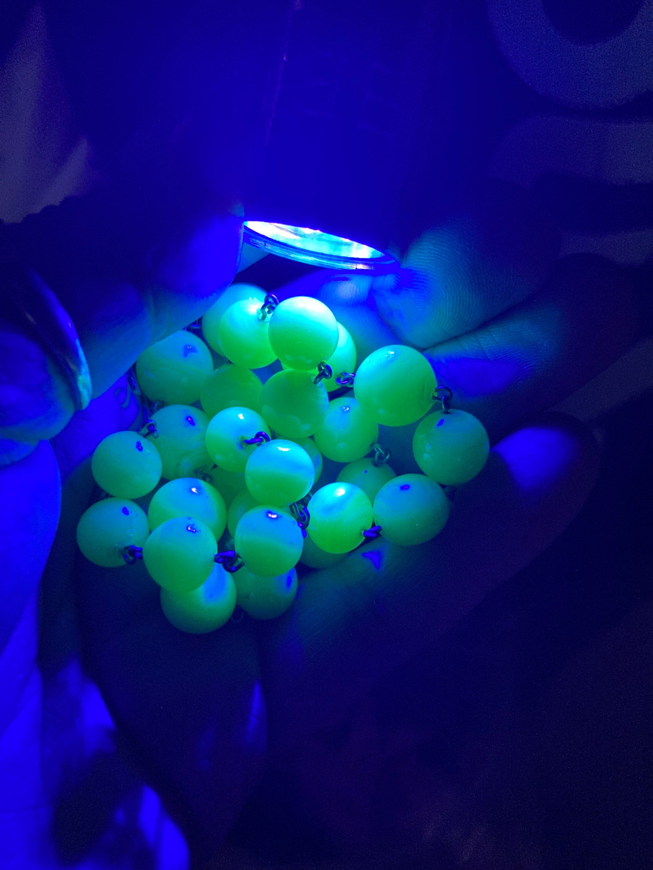 True vintage Art deco Czech lemon yellow Uranium UV glass beaded necklace 39cm