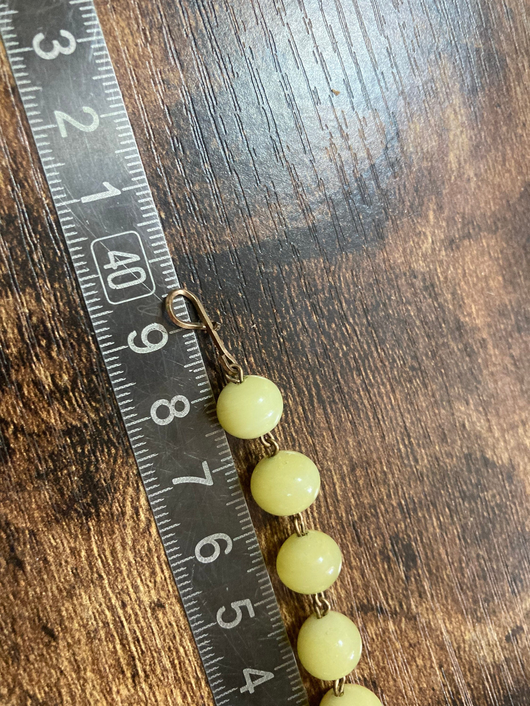 True vintage Art deco Czech lemon yellow Uranium UV glass beaded necklace 39cm