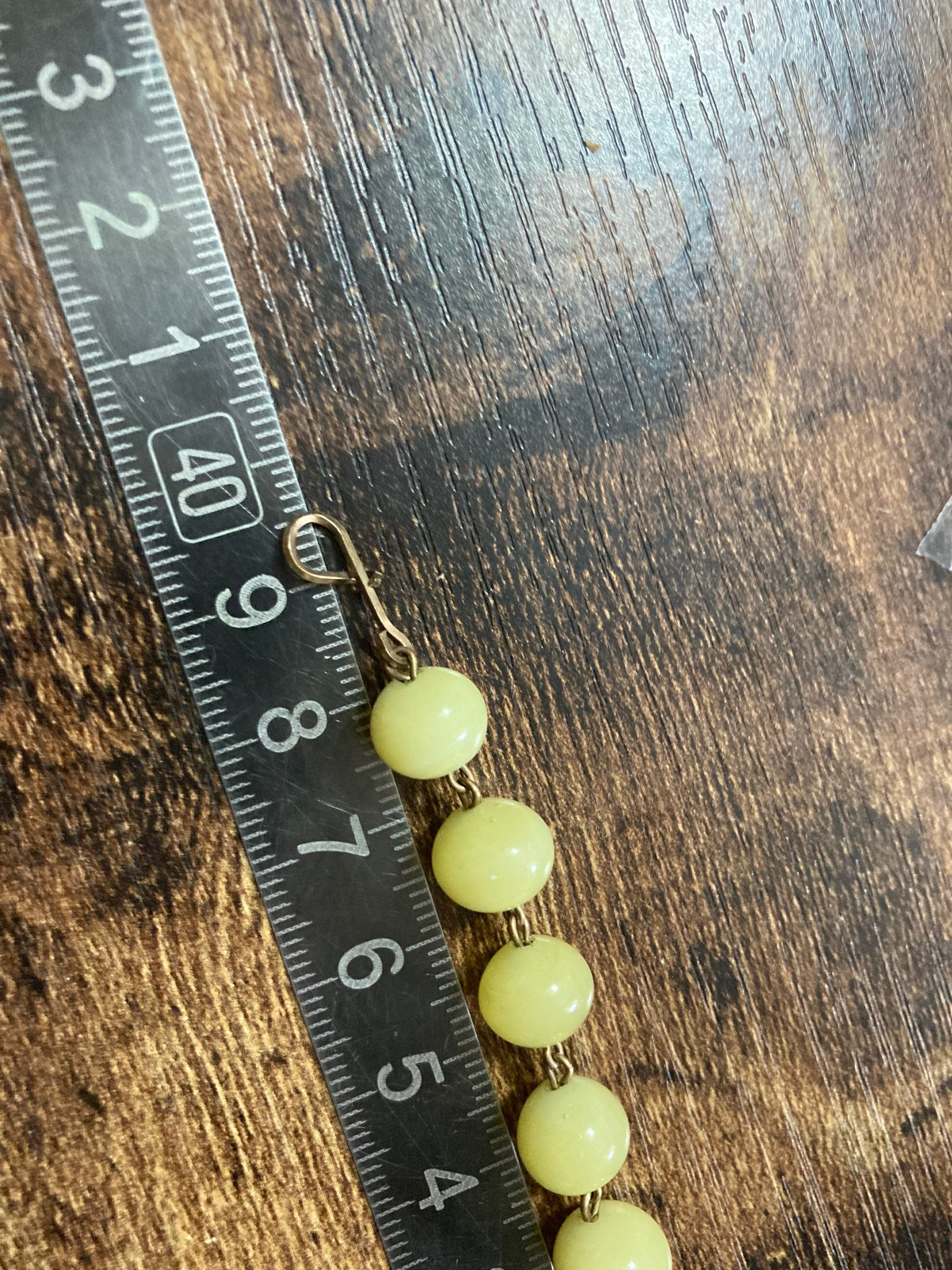 True vintage Art deco Czech lemon yellow Uranium UV glass beaded necklace 39cm