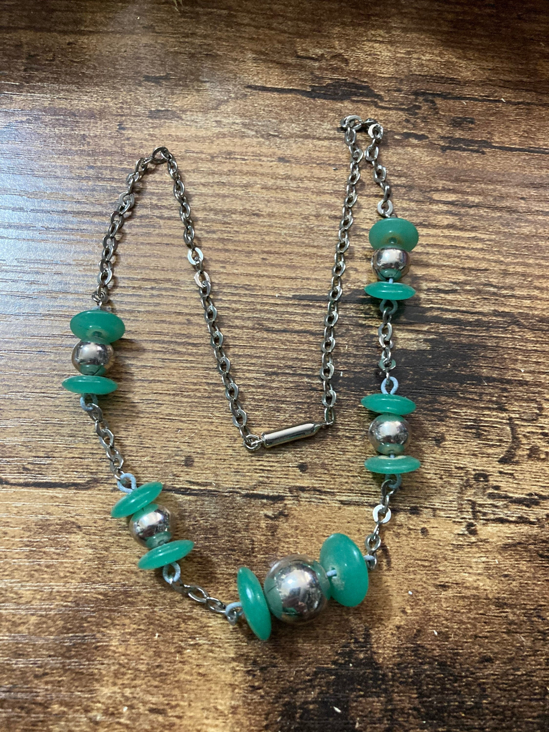 True vintage Art deco Czech green chrysoprase Uranium UV glass beaded necklace 43cm genuine old shop stock
