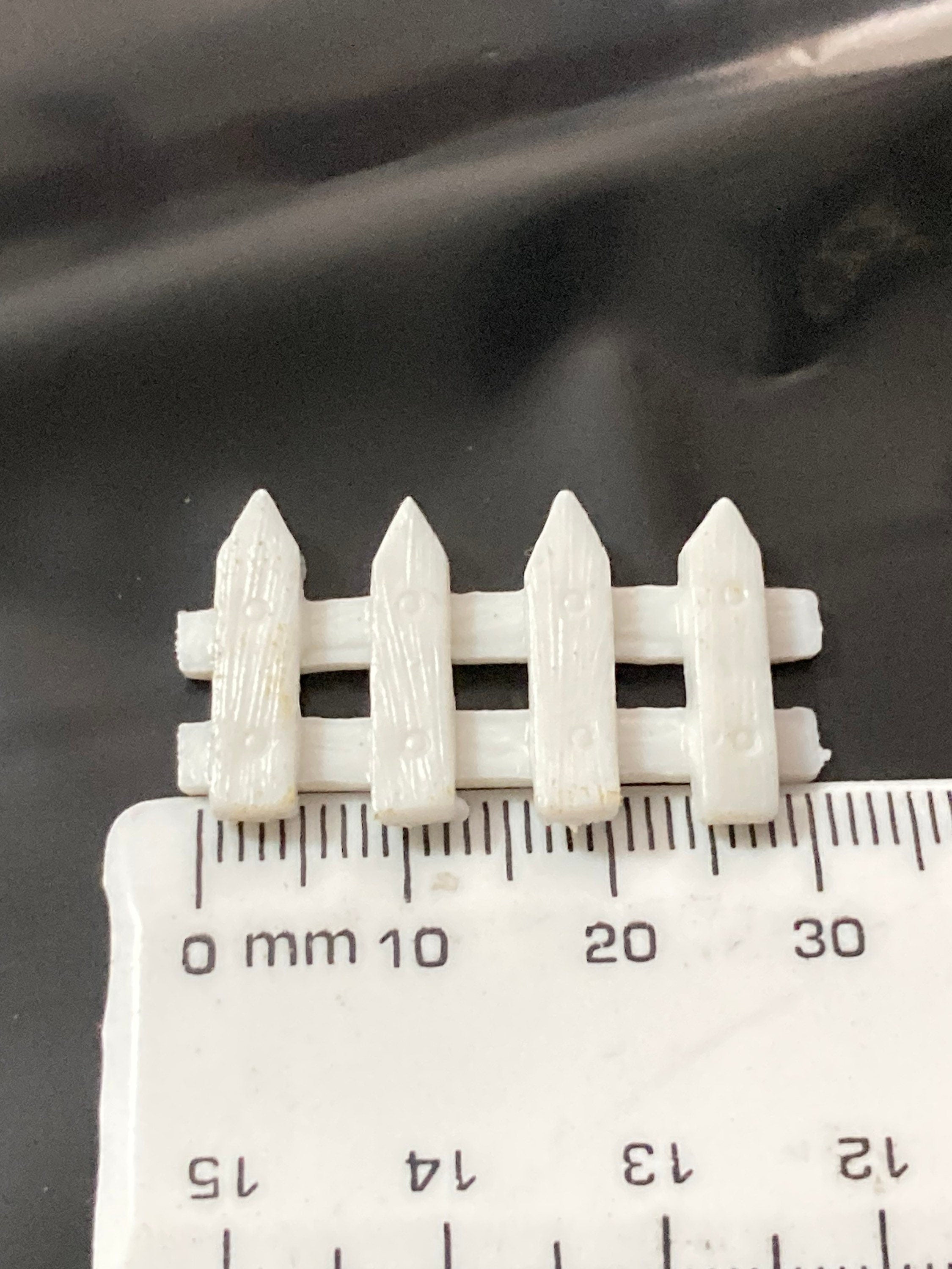 Miniature white picket fencing cake topper decorations mini scenery dolls house 3 x 1.5cm