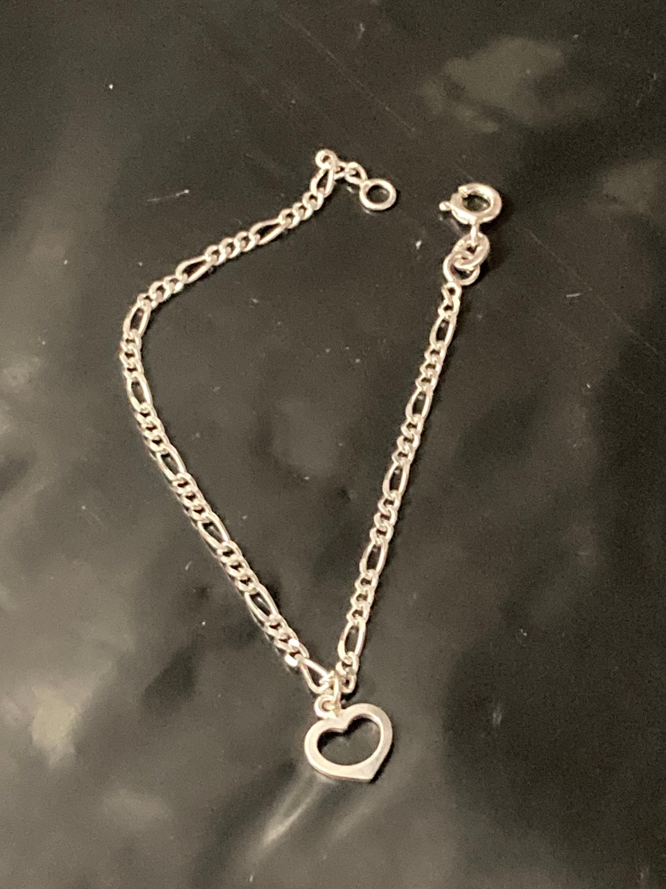 Young girls 925 sterling silver fine Figaro chain bracelet with love heart 15cm