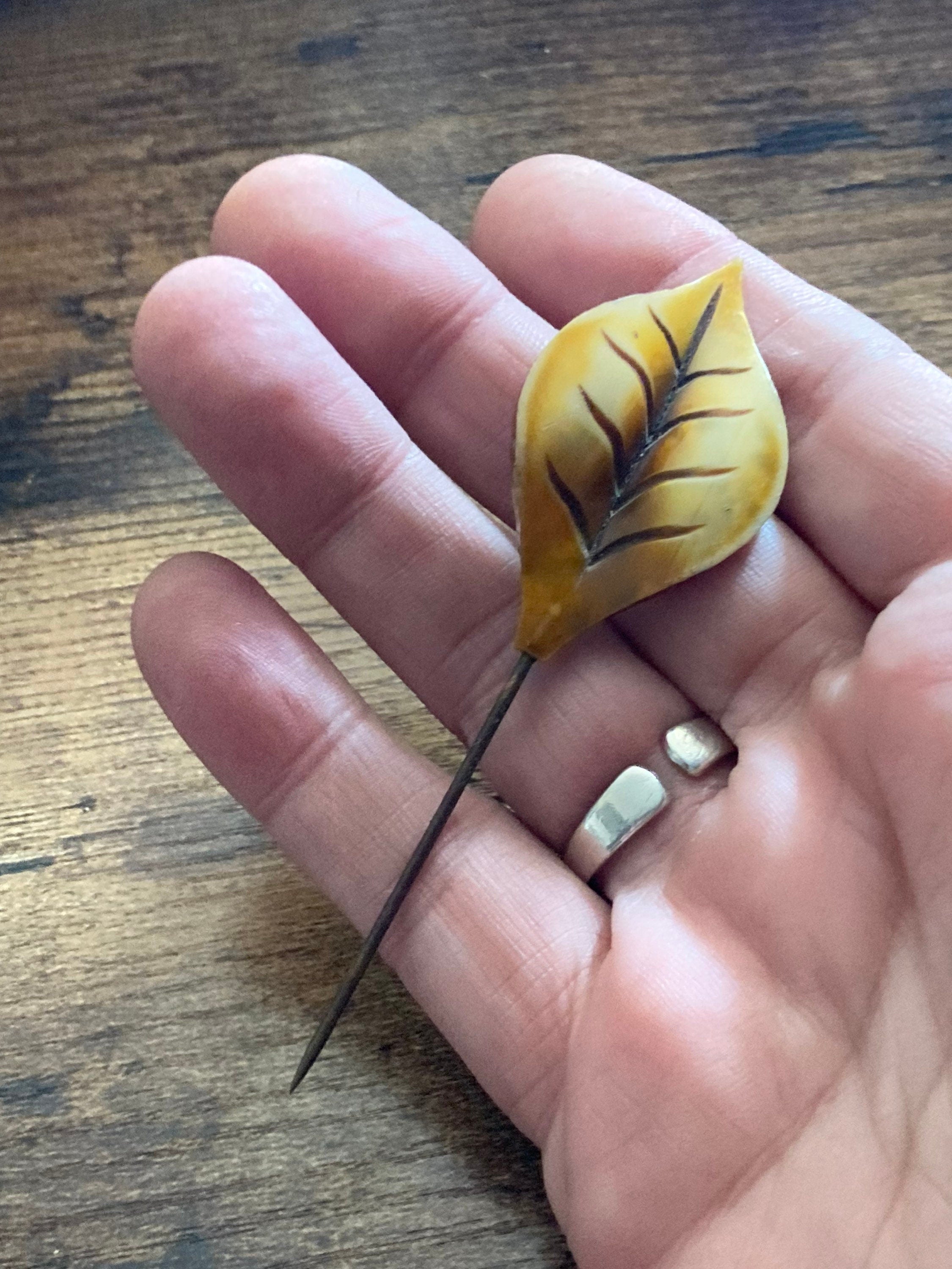 Leaf Hat flash or hairpin detailed pin, Art Deco French