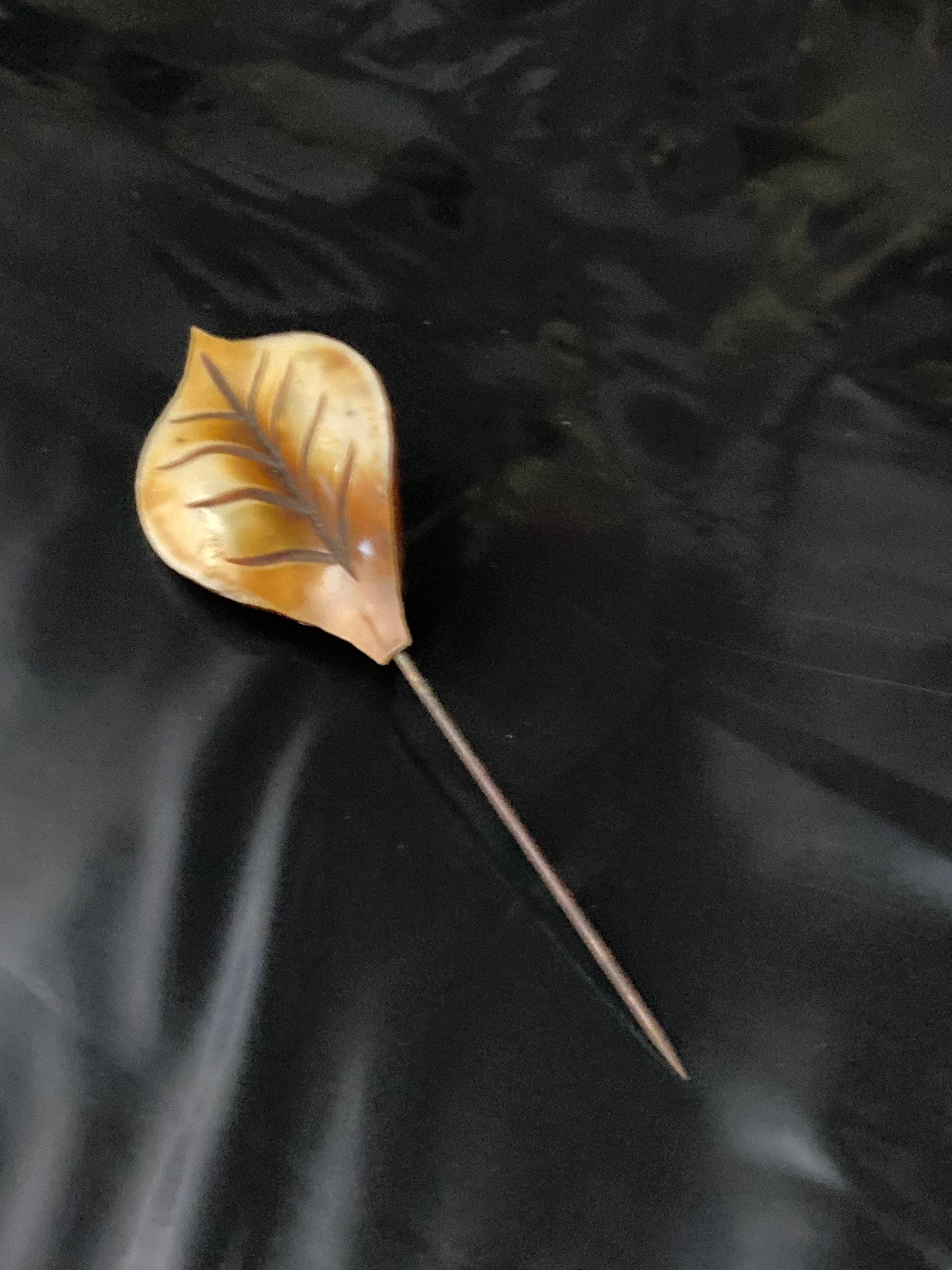 Leaf Hat flash or hairpin detailed pin, Art Deco French