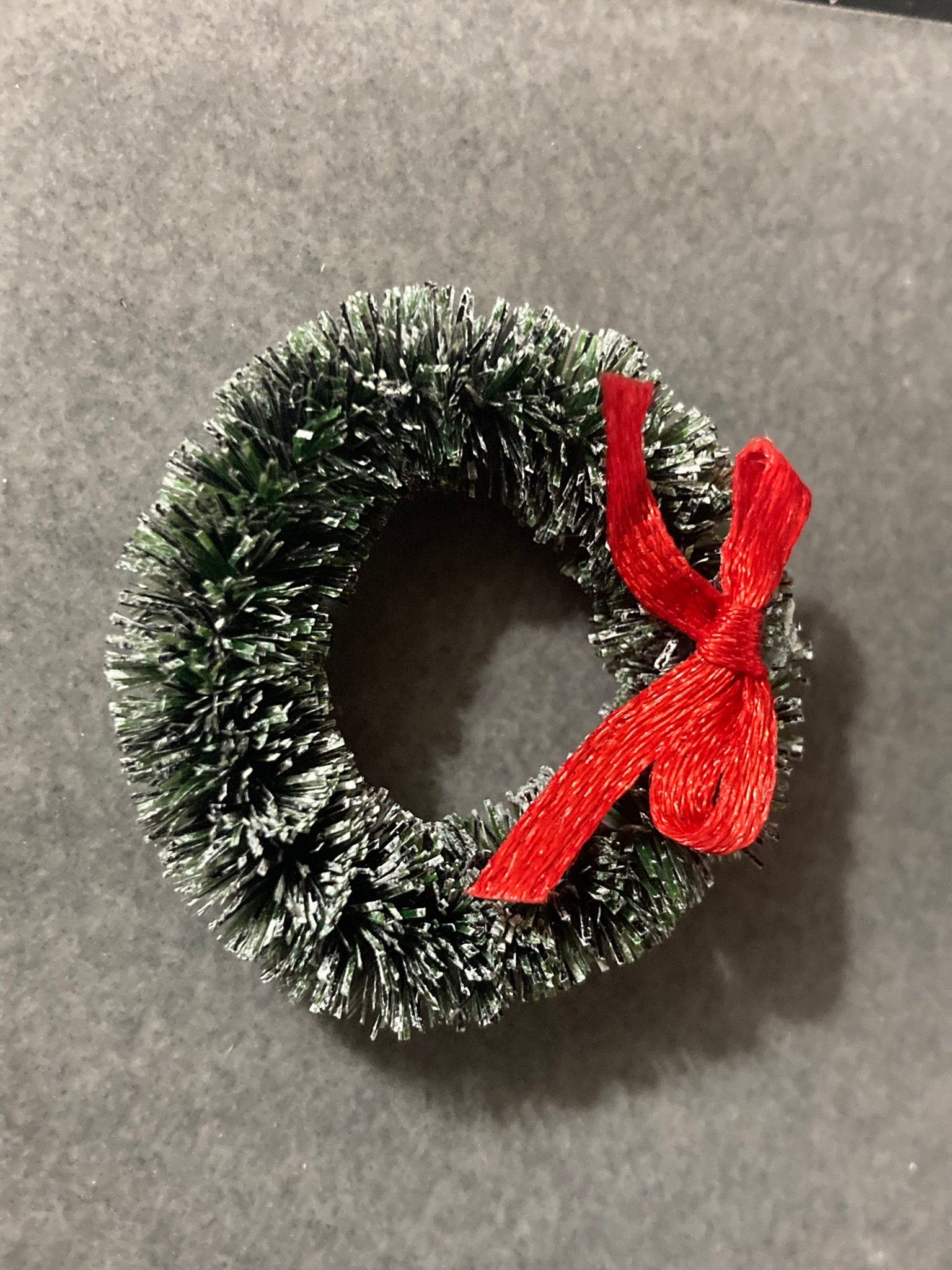 1x miniature green Christmas wreath red bow cake topper Xmas cards