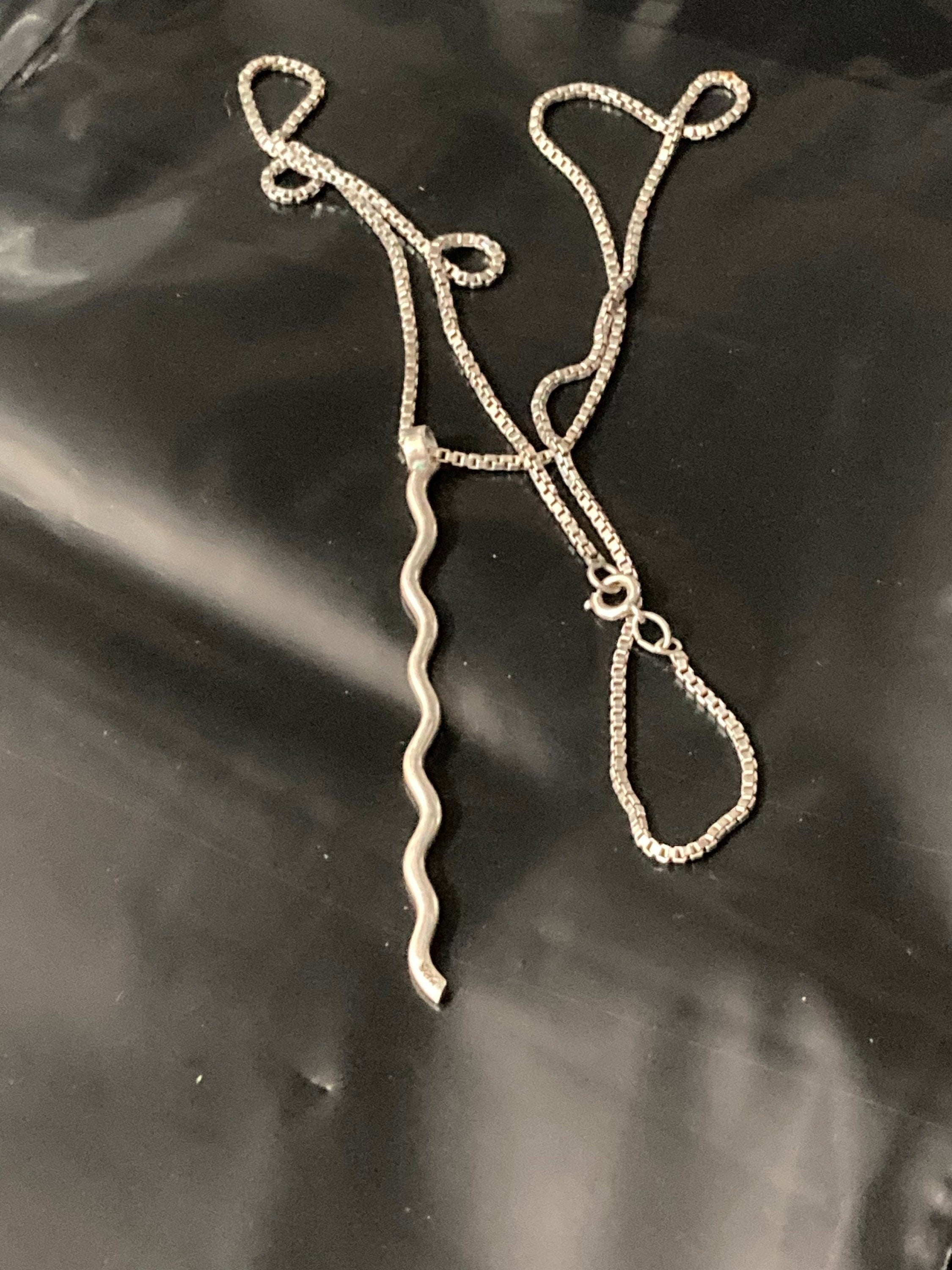 925 sterling silver modernist 7cm long wavy pendant on 50cm heavy box chain