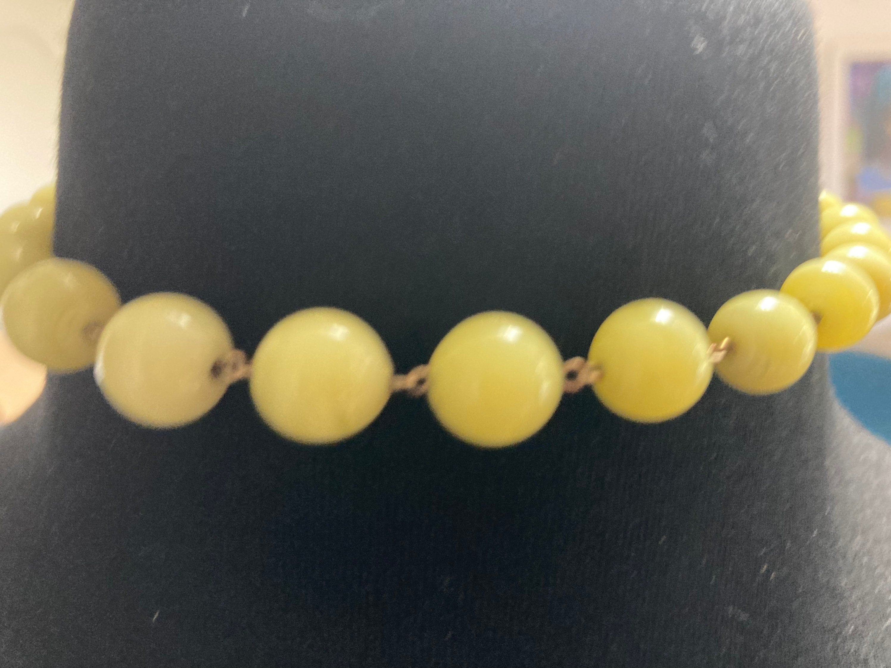 True vintage Art deco Czech lemon yellow Uranium UV glass beaded necklace 39cm