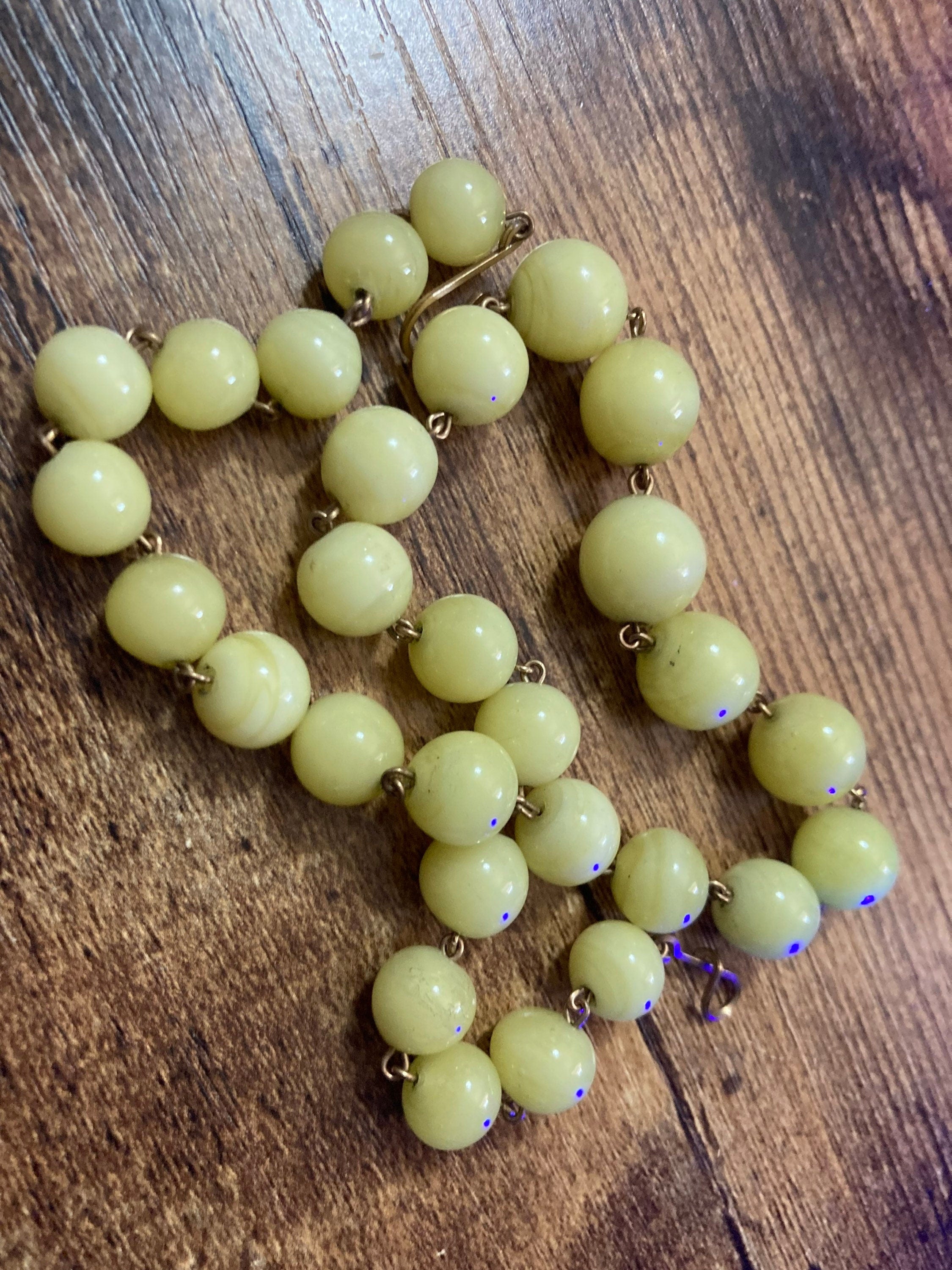 True vintage Art deco Czech lemon yellow Uranium UV glass beaded necklace 39cm