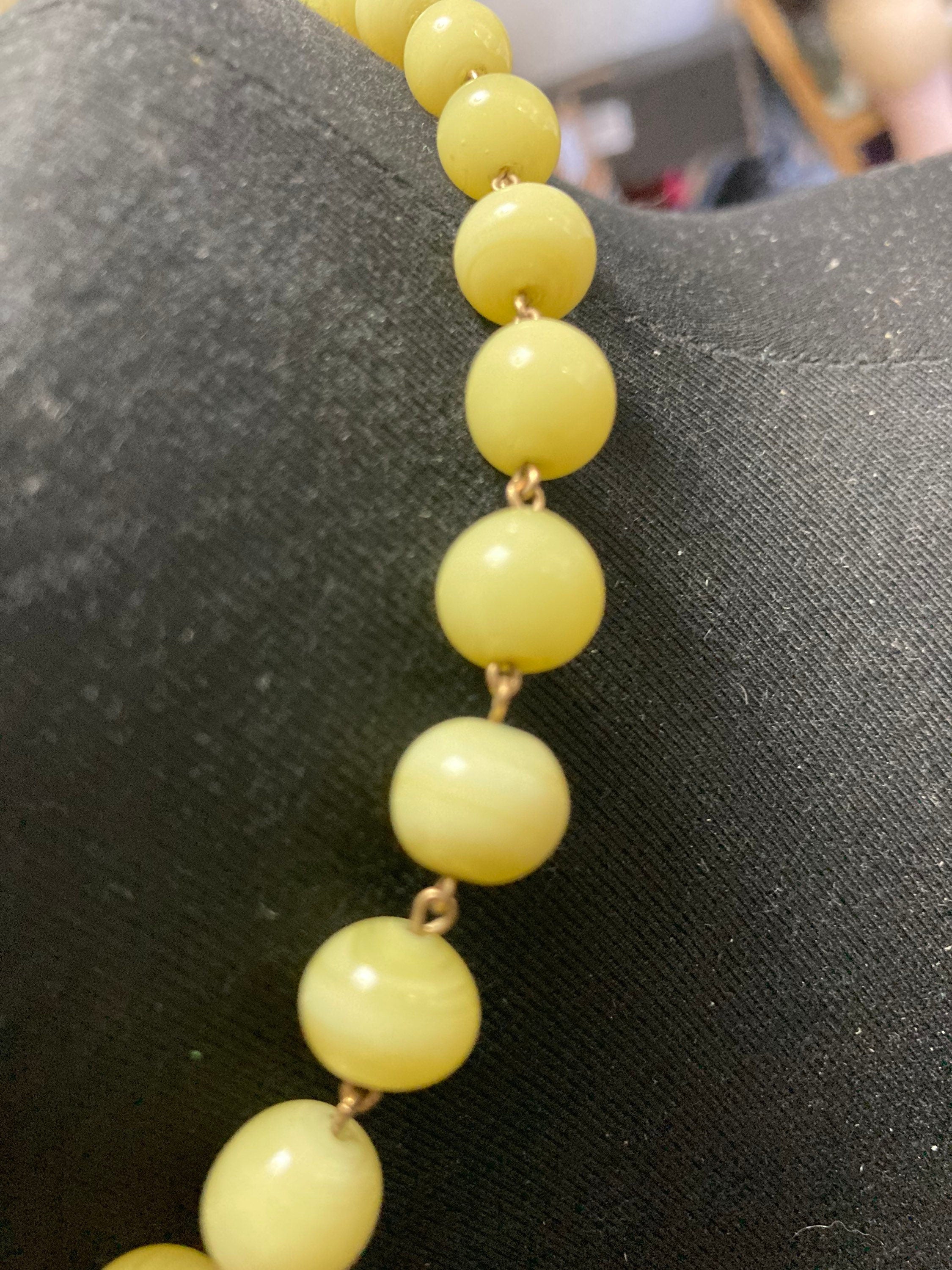 True vintage Art deco Czech lemon yellow Uranium UV glass beaded necklace 39cm