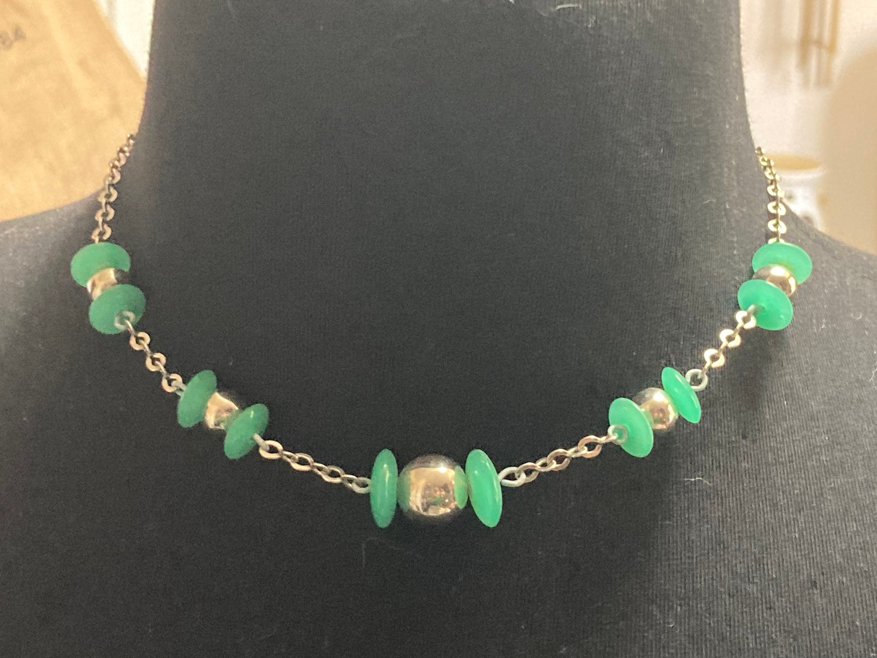 True vintage Art deco Czech green chrysoprase Uranium UV glass beaded necklace 43cm genuine old shop stock