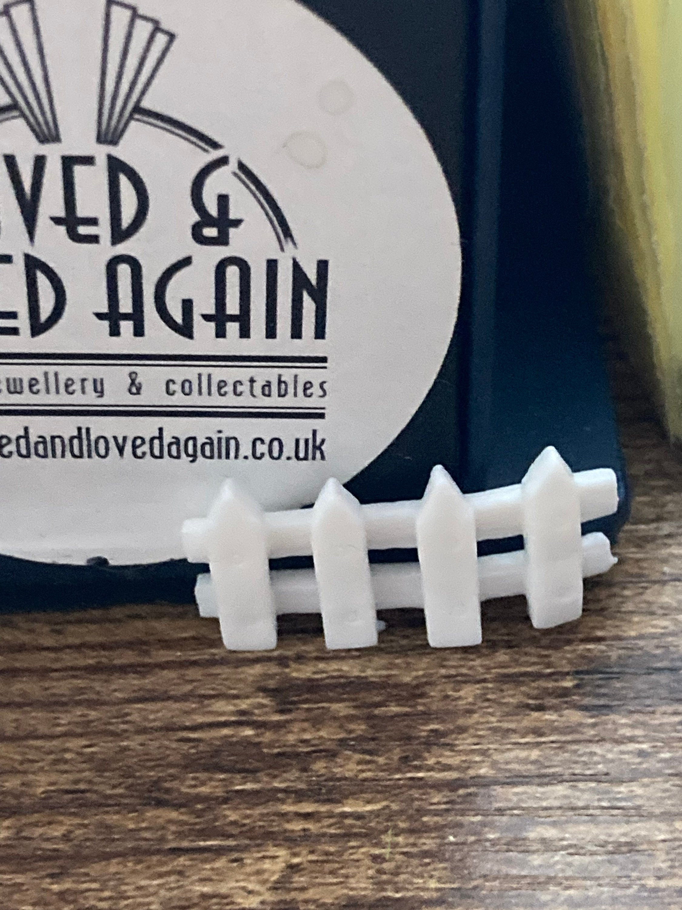 Miniature white picket fencing cake topper decorations mini scenery dolls house 3 x 1.5cm