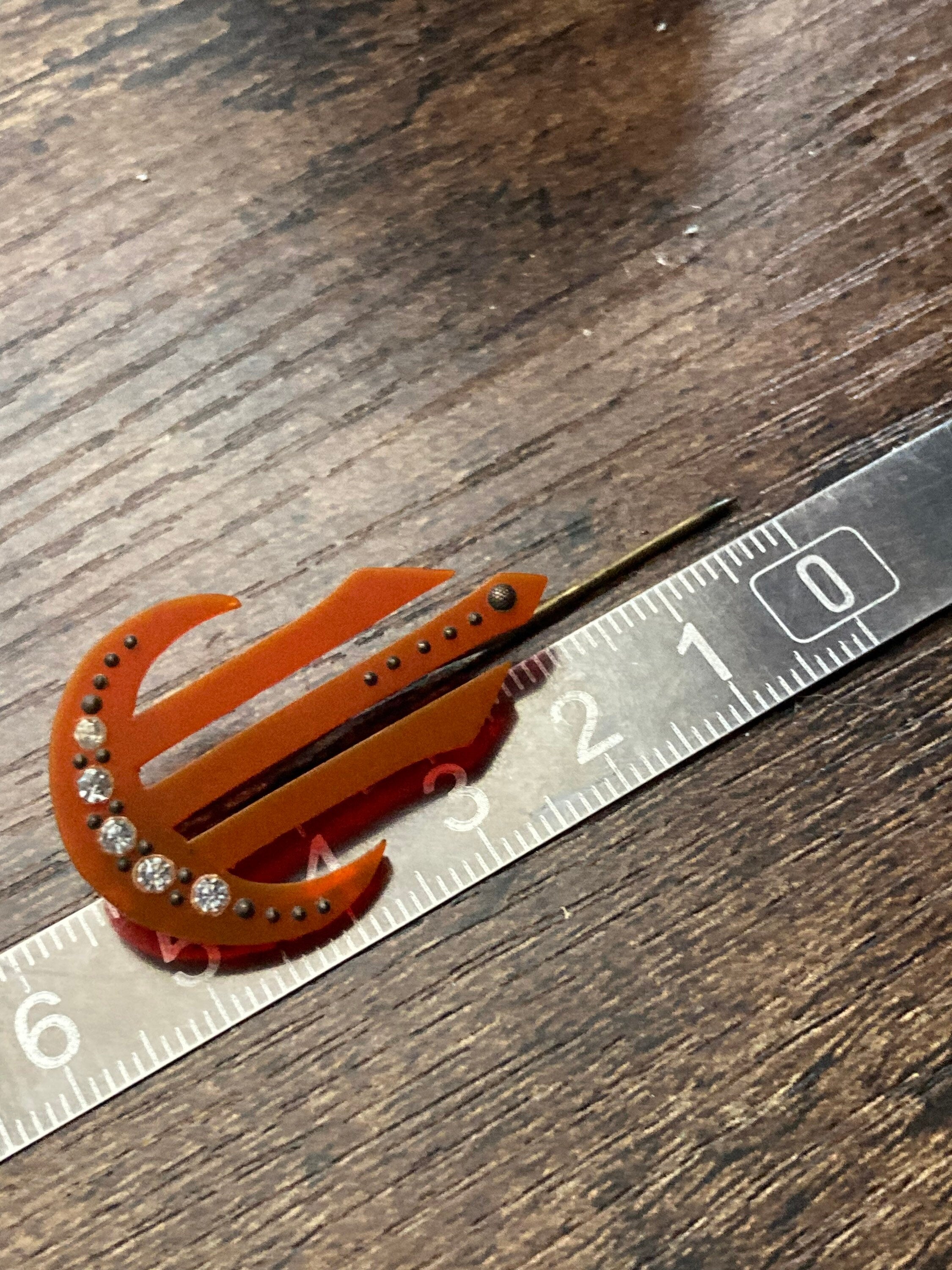True Art Deco hat flash pin diamanté paste pique bakelite