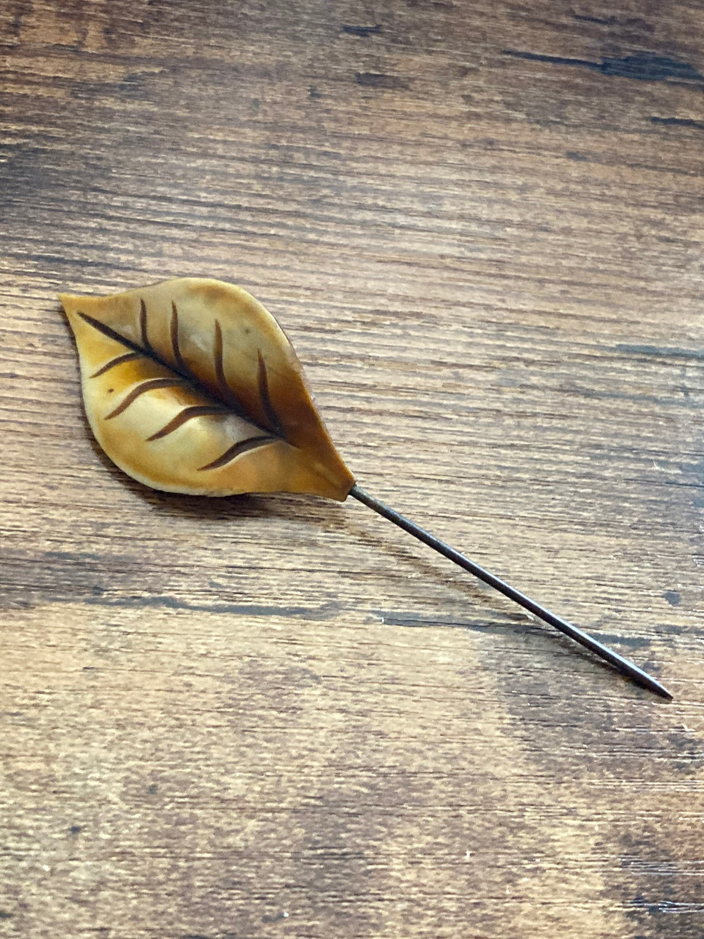 Leaf Hat flash or hairpin detailed pin, Art Deco French