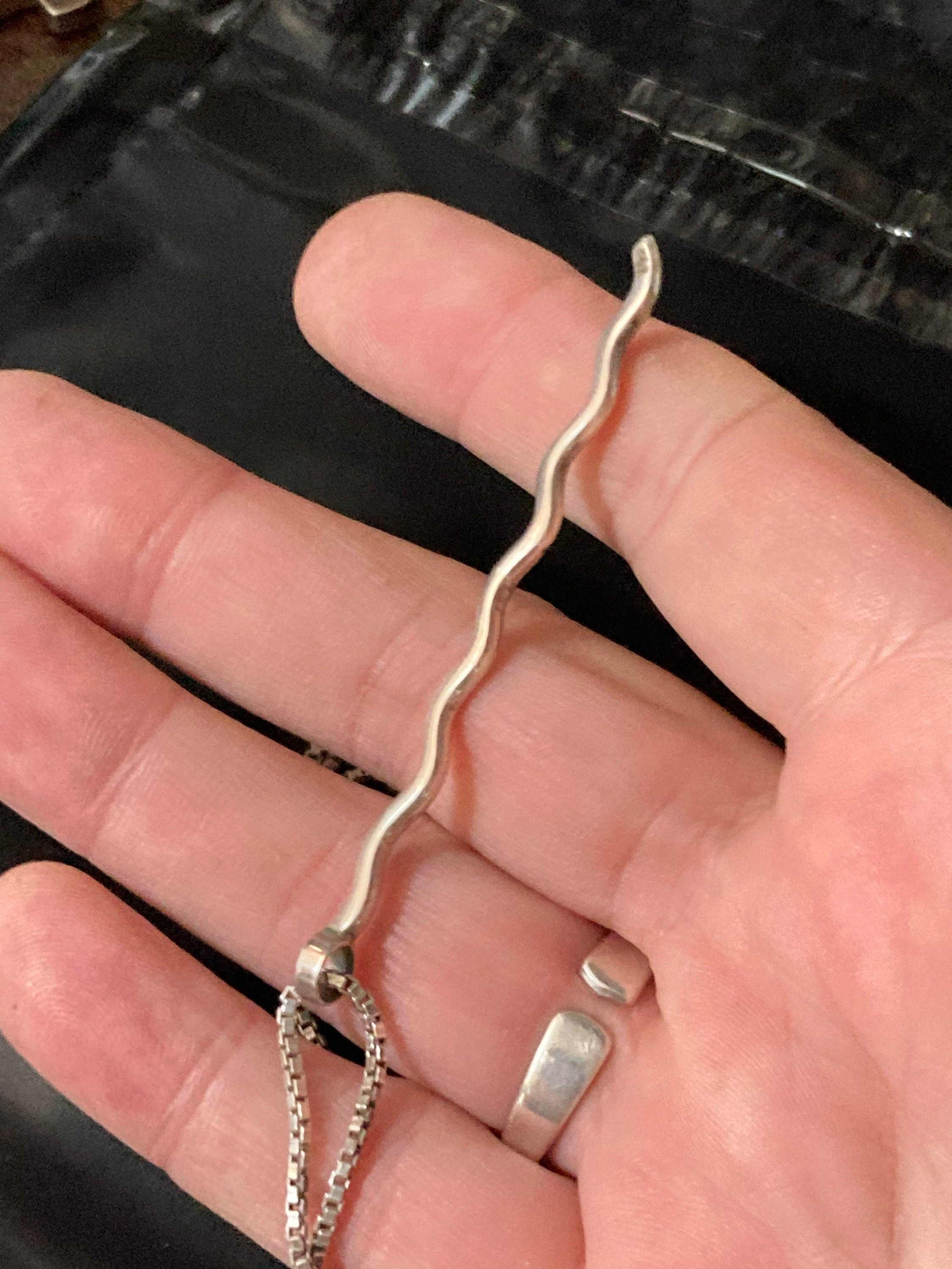 925 sterling silver modernist 7cm long wavy pendant on 50cm heavy box chain