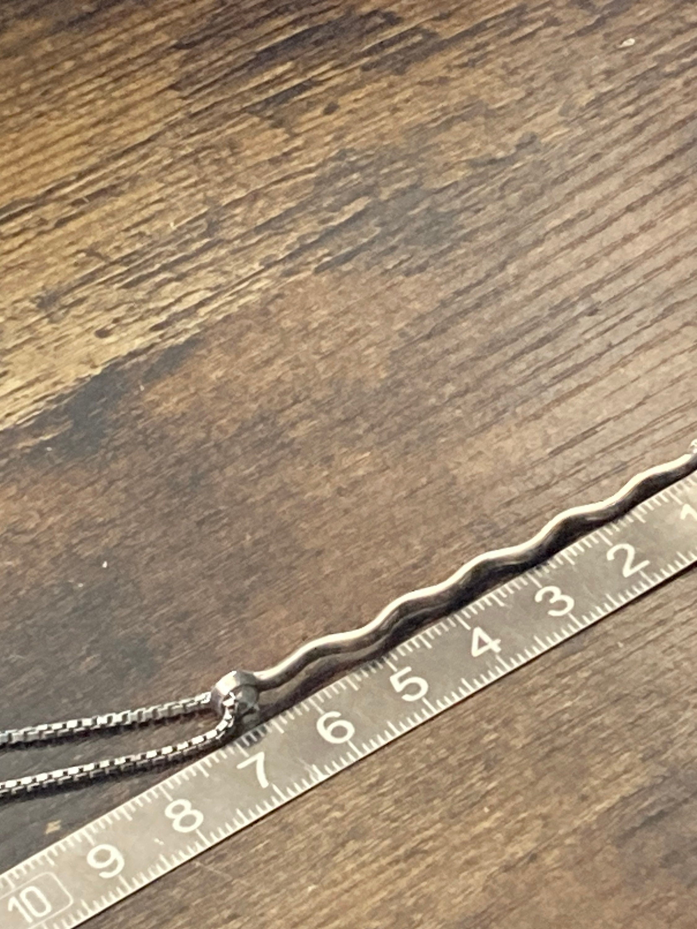 925 sterling silver modernist 7cm long wavy pendant on 50cm heavy box chain
