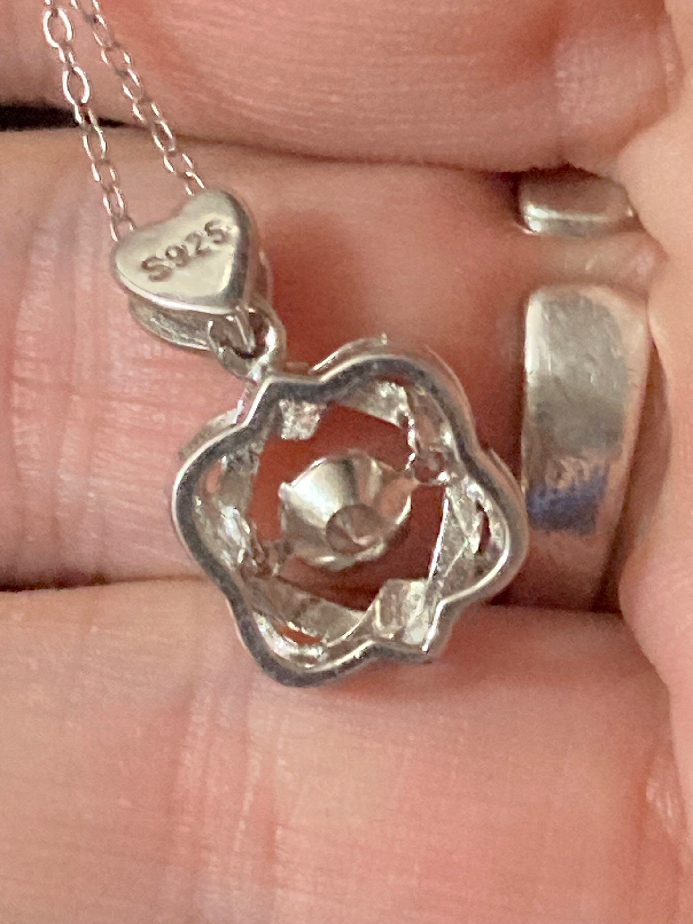 925 sterling silver clear diamanté trembler pendant on a chain