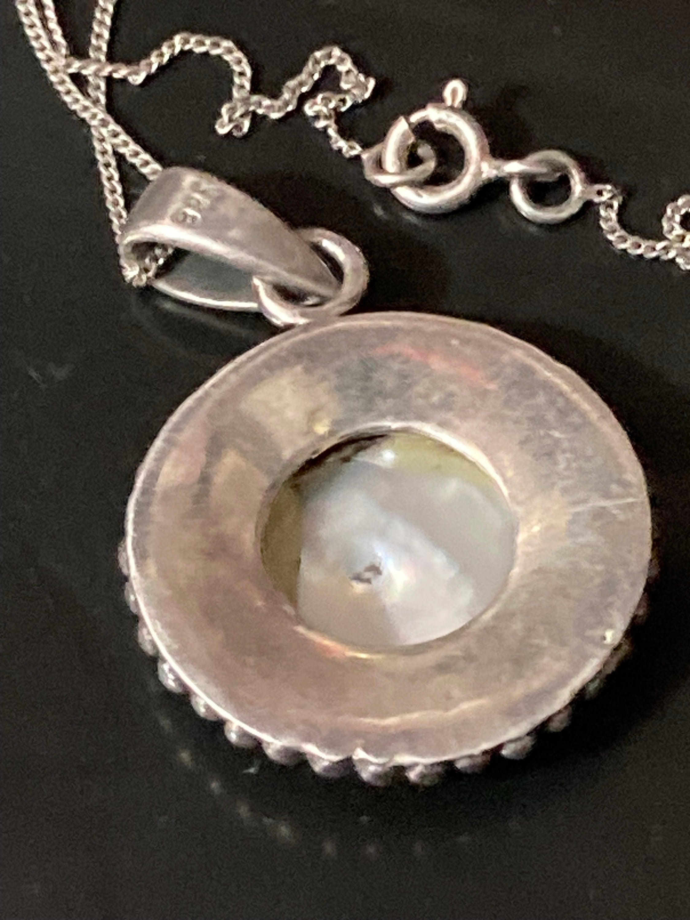 925 sterling silver clear mother or pearl modernist pendant on a chain