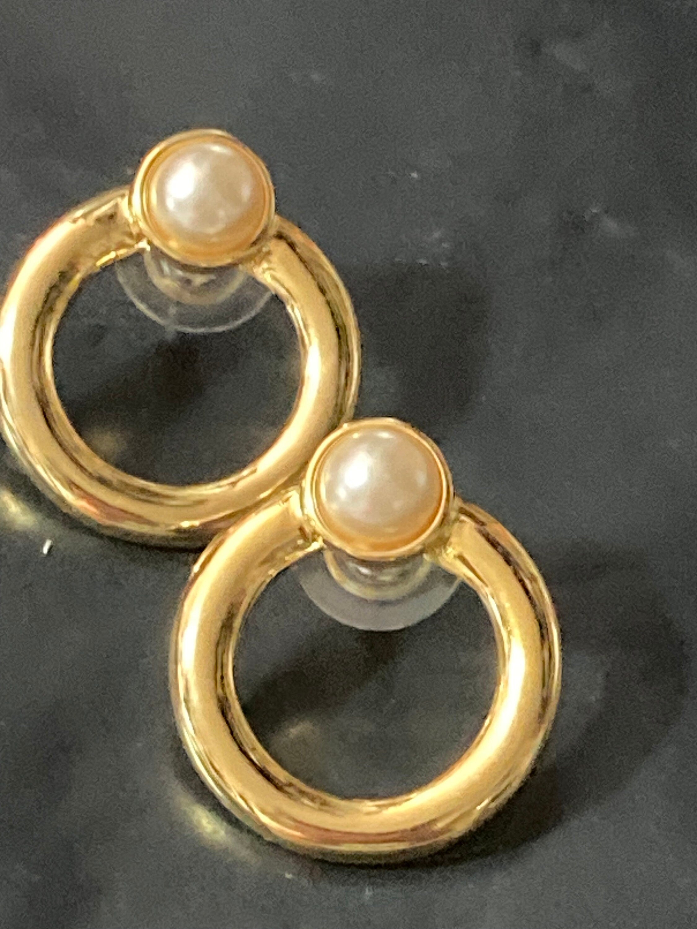 1980s Gold Faux Pearl Hoop Earrings: Retro Door Knocker Style