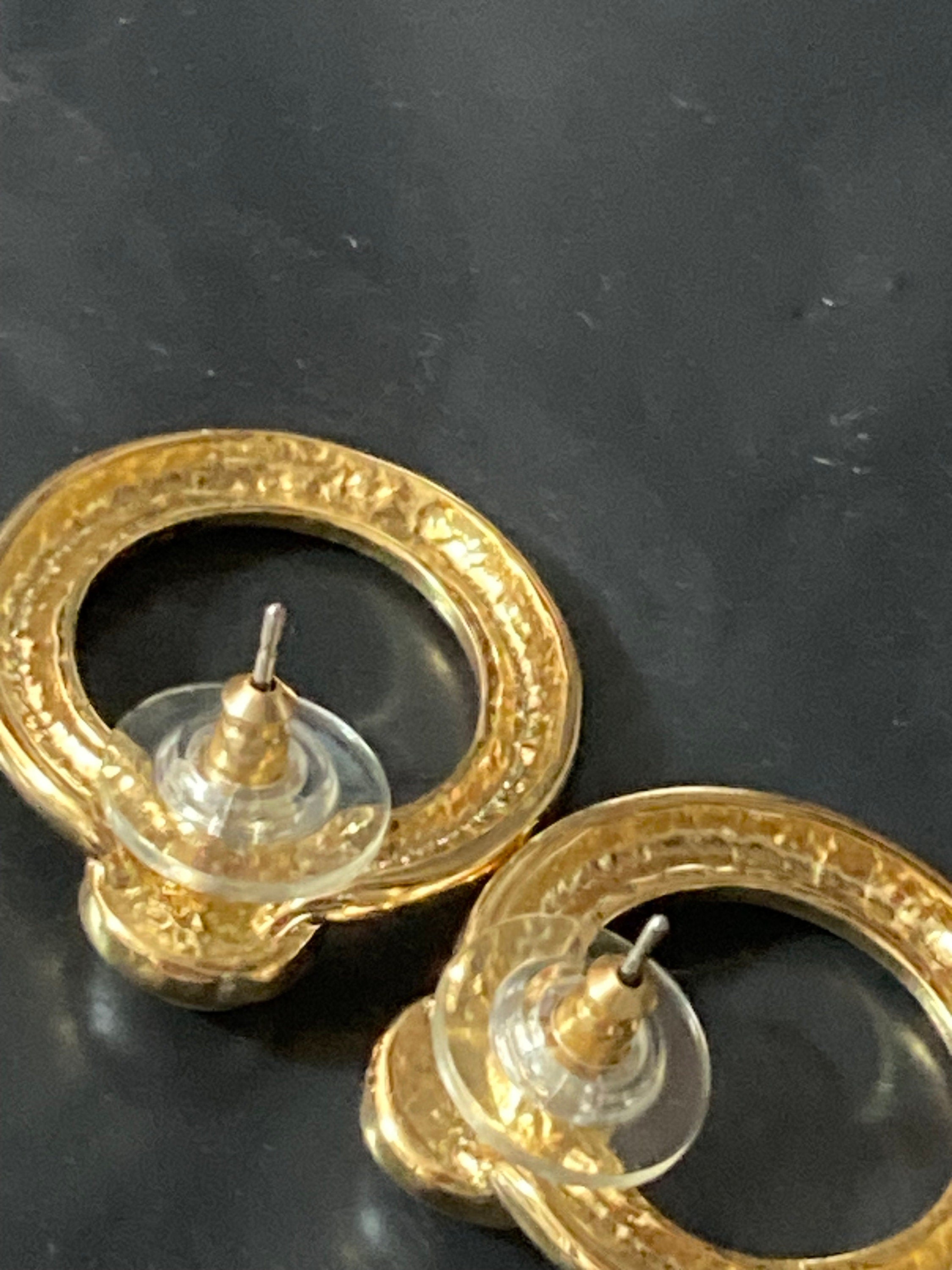 1980s Gold Faux Pearl Hoop Earrings: Retro Door Knocker Style