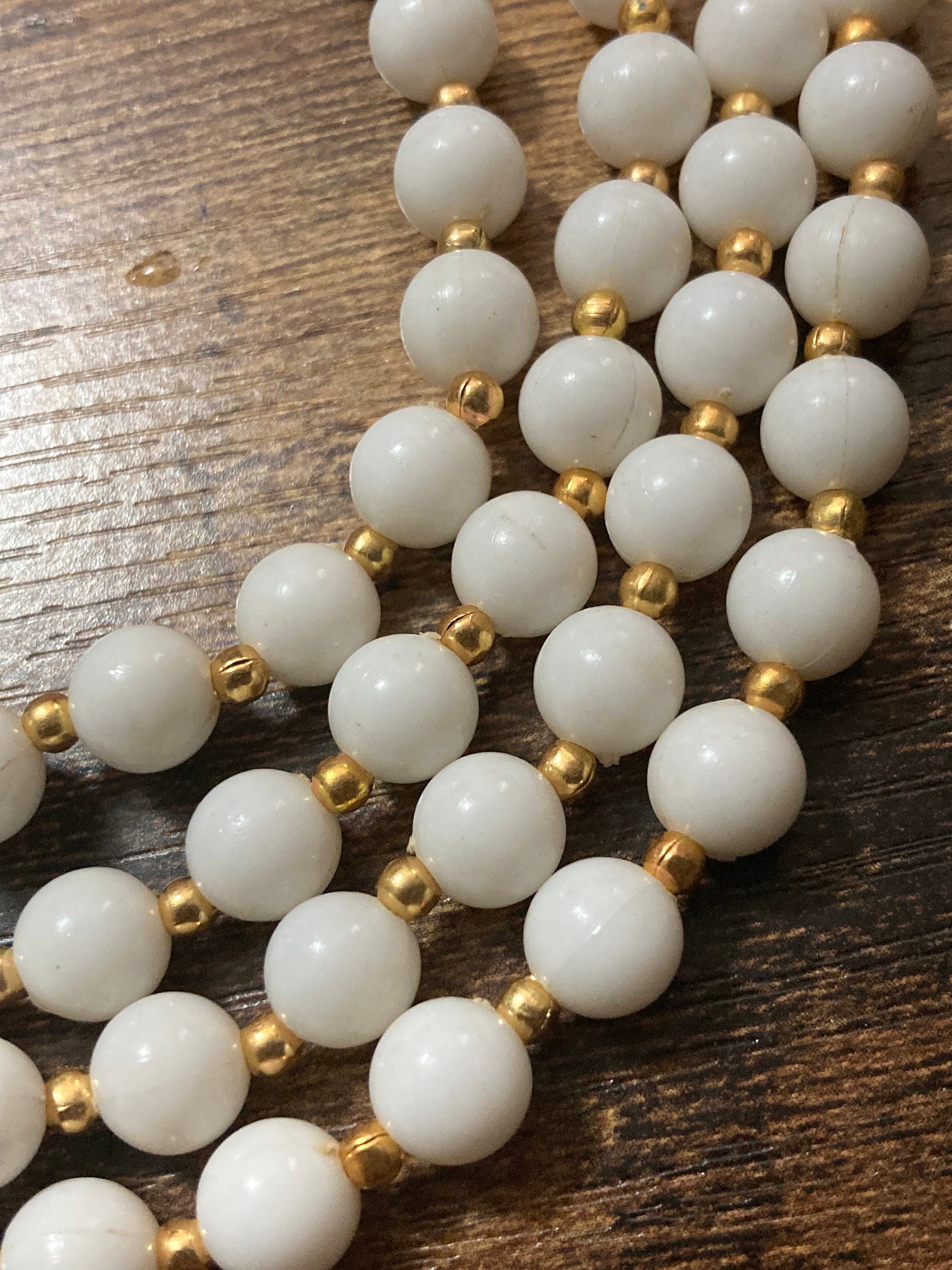 Mid century white gold plastic beaded multi strand choker necklace ceramic roses clasp