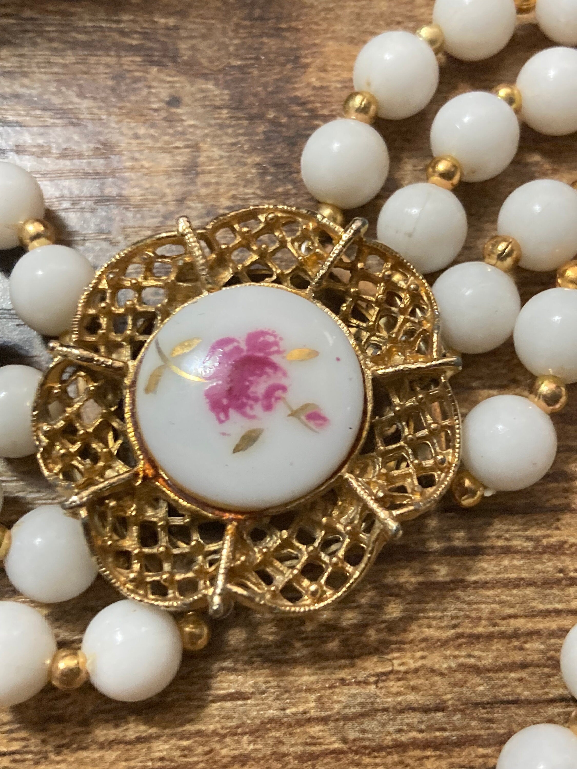 Mid century white gold plastic beaded multi strand choker necklace ceramic roses clasp