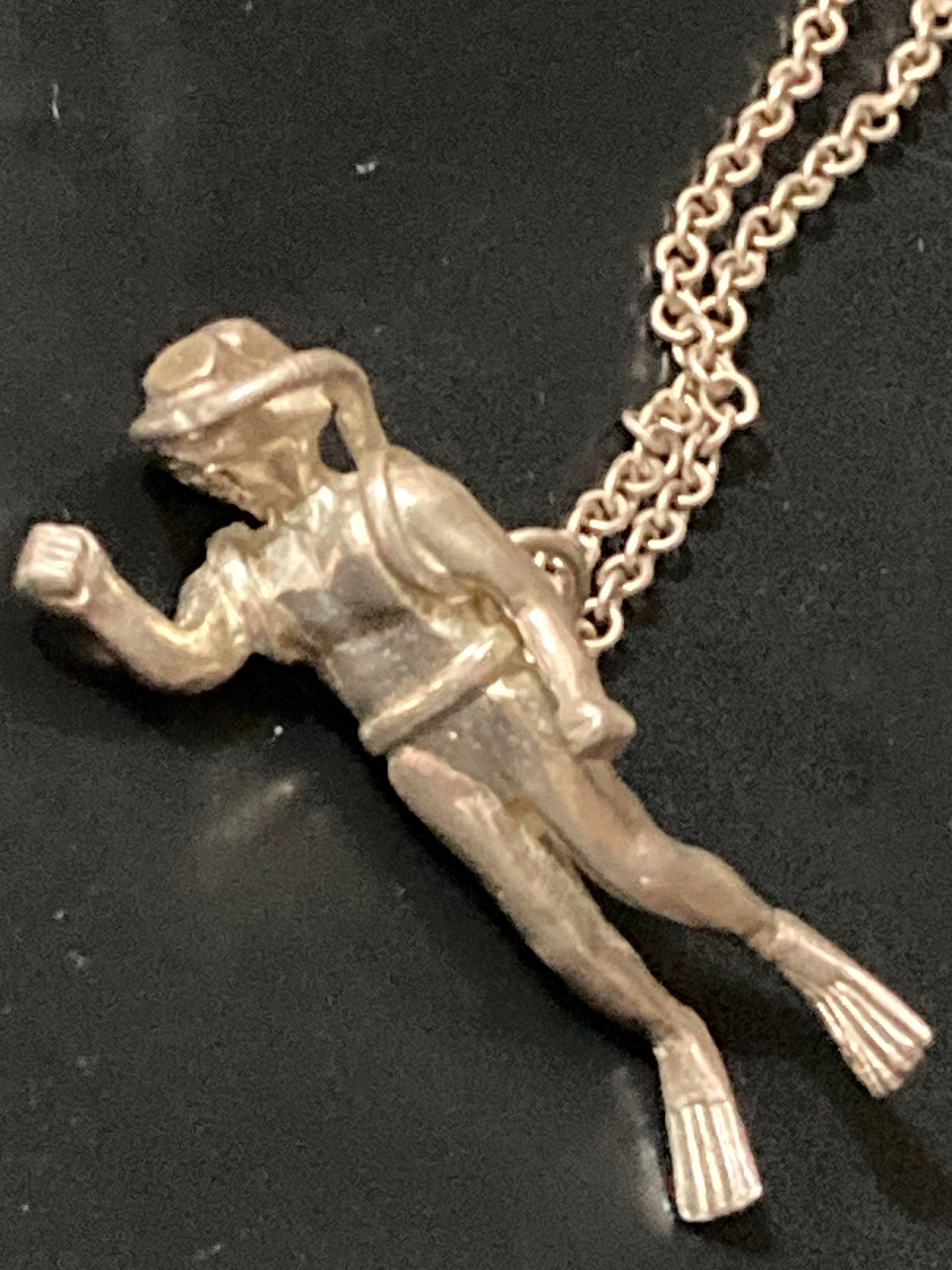 Vintage heavy 925 Sterling silver scuba diver pendant on a 62cm chain necklace 18gms 1978