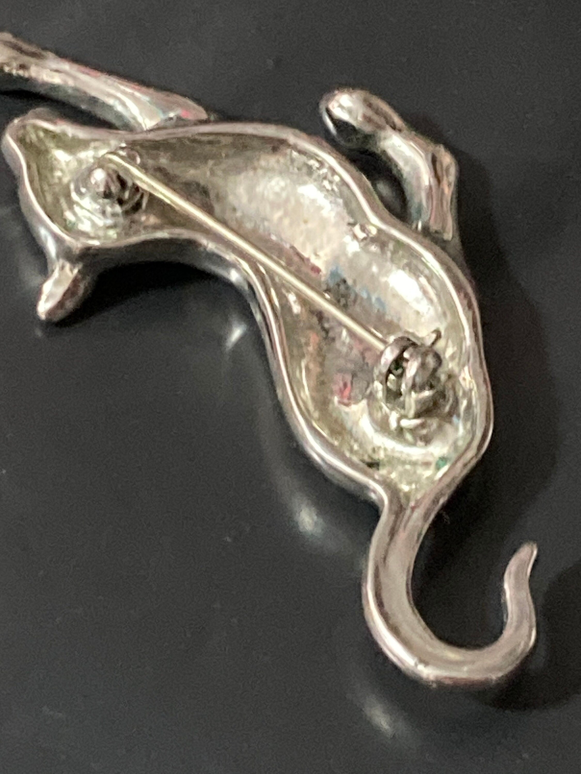 Vintage silver tone stylish cat brooch
