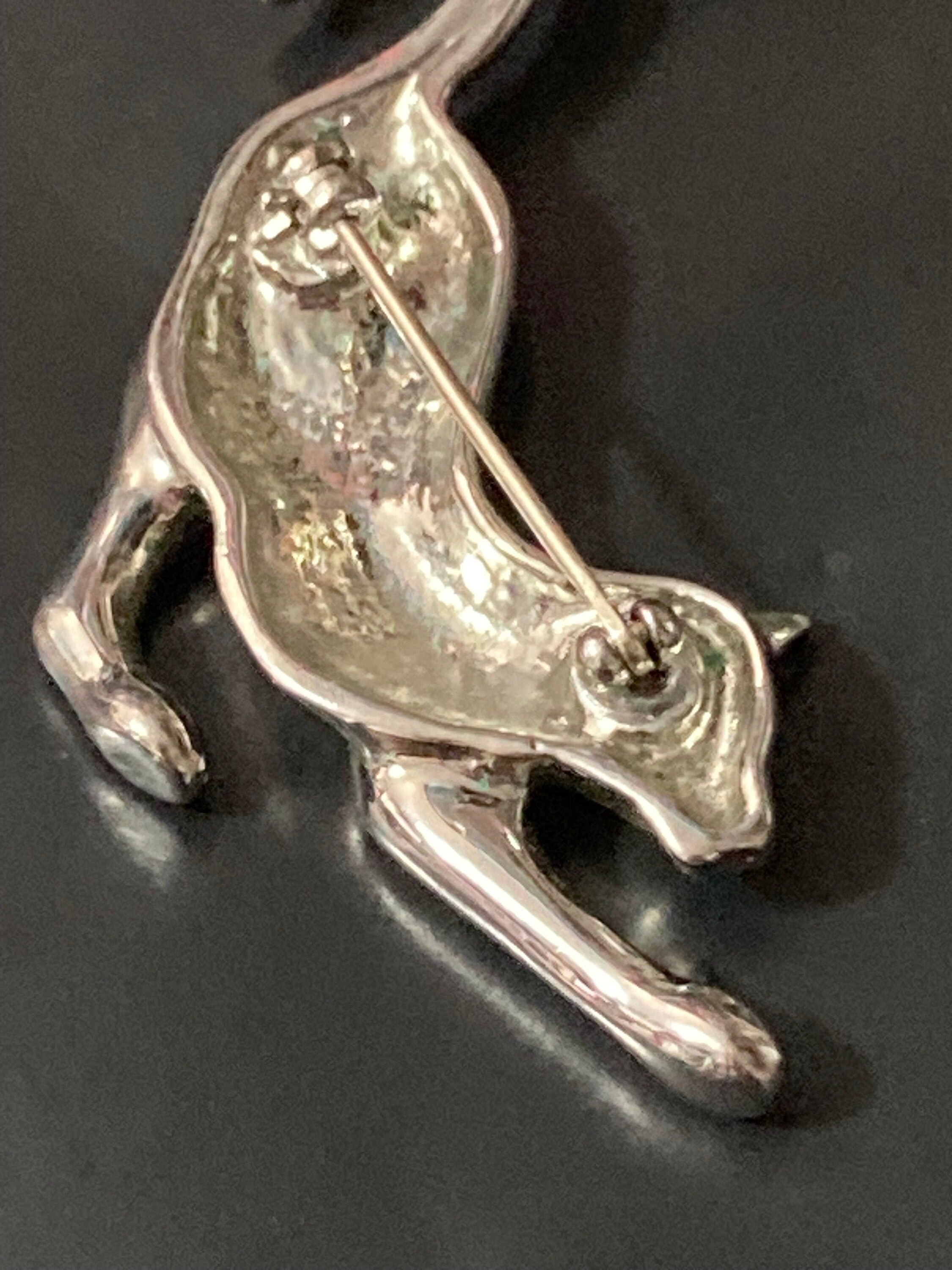 Vintage silver tone stylish cat brooch