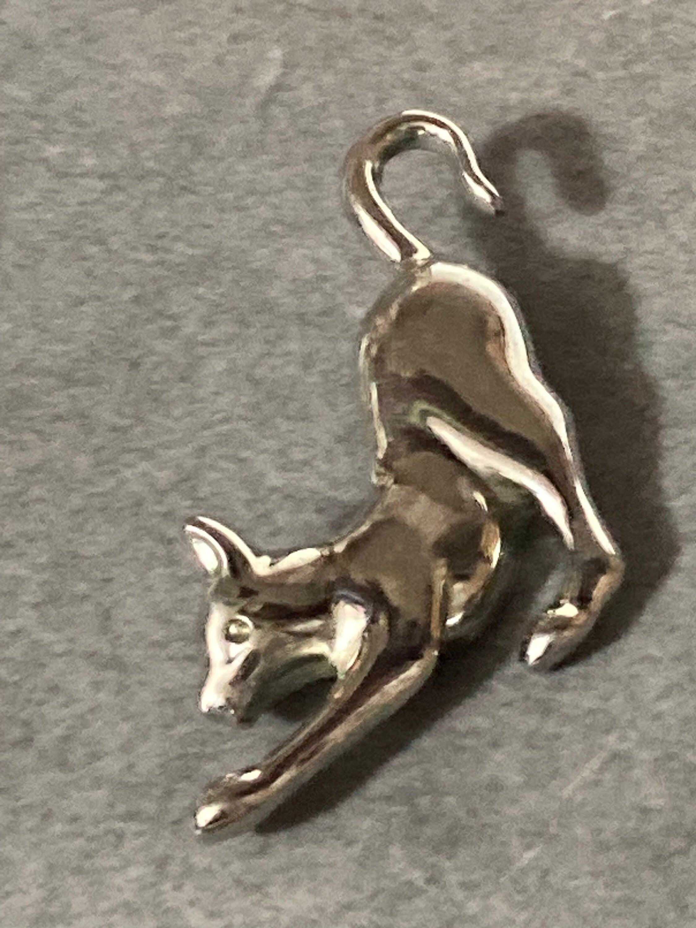 Vintage silver tone stylish cat brooch