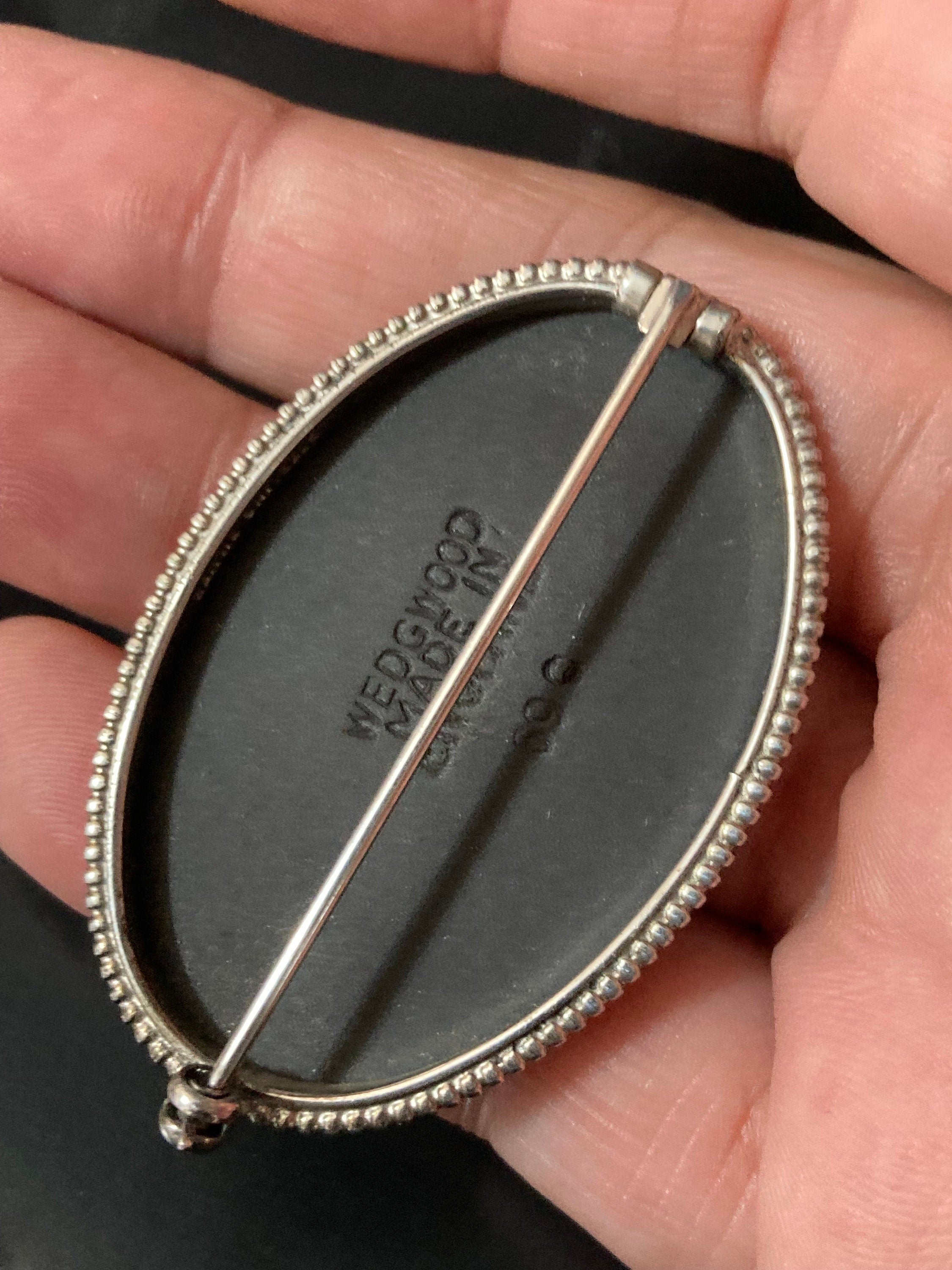 Signed Wedgwood Black Jasperware Cherub Cameo Brooch: 925 Silver