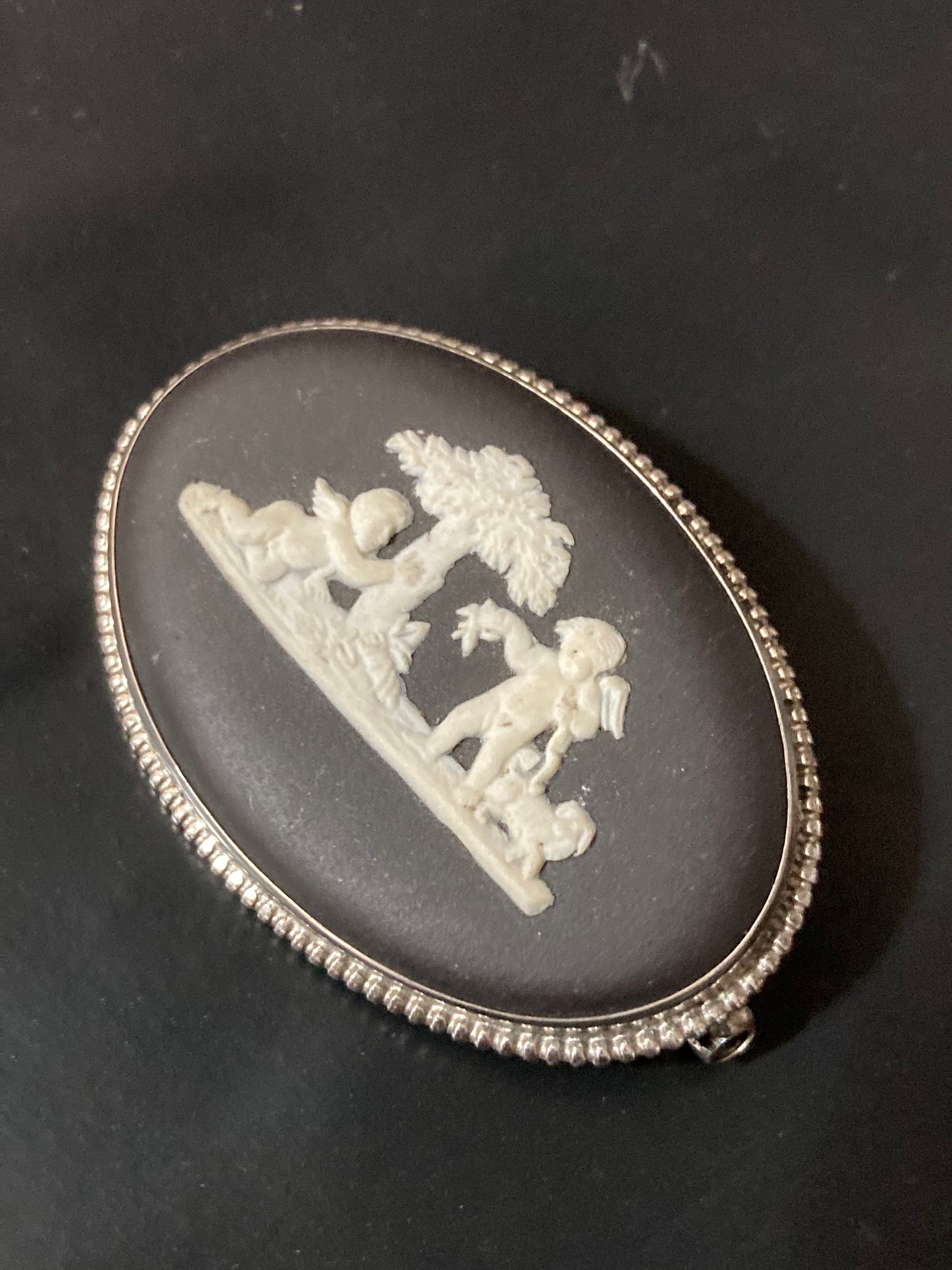 Signed Wedgwood Black Jasperware Cherub Cameo Brooch: 925 Silver