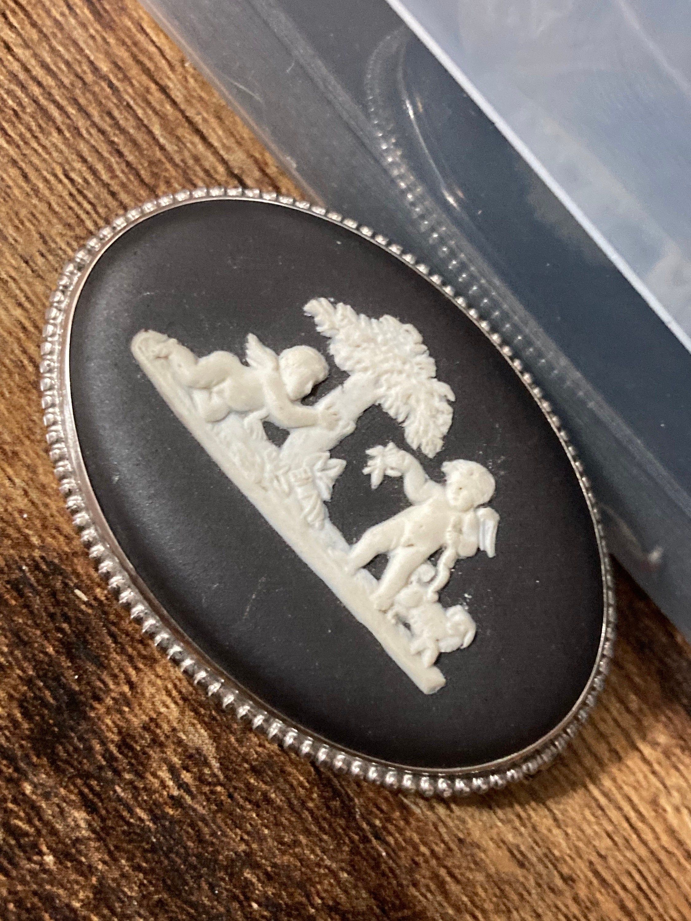 Signed Wedgwood Black Jasperware Cherub Cameo Brooch: 925 Silver