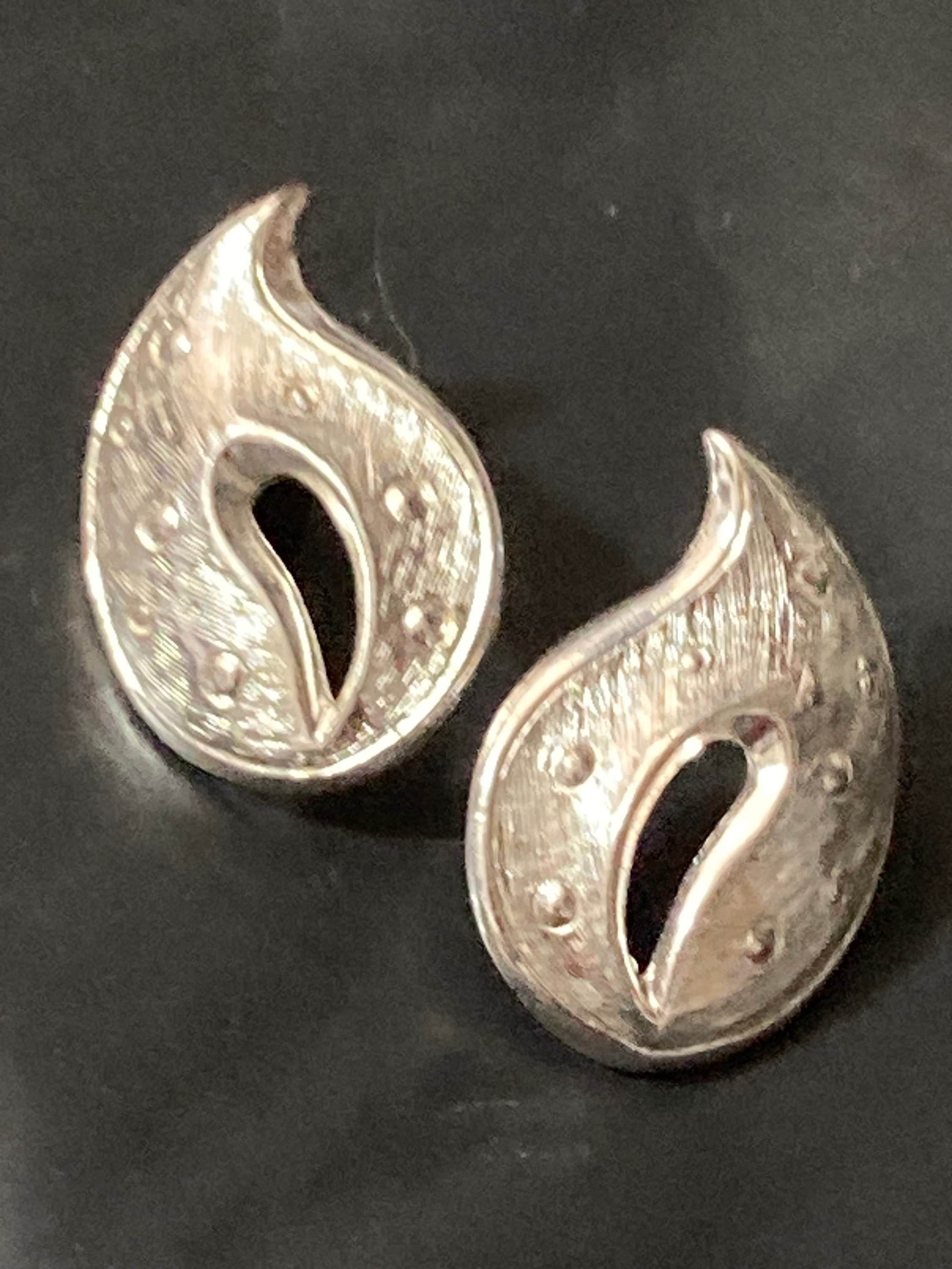Vintage modernist leaf pierced Earrings Silver Tone