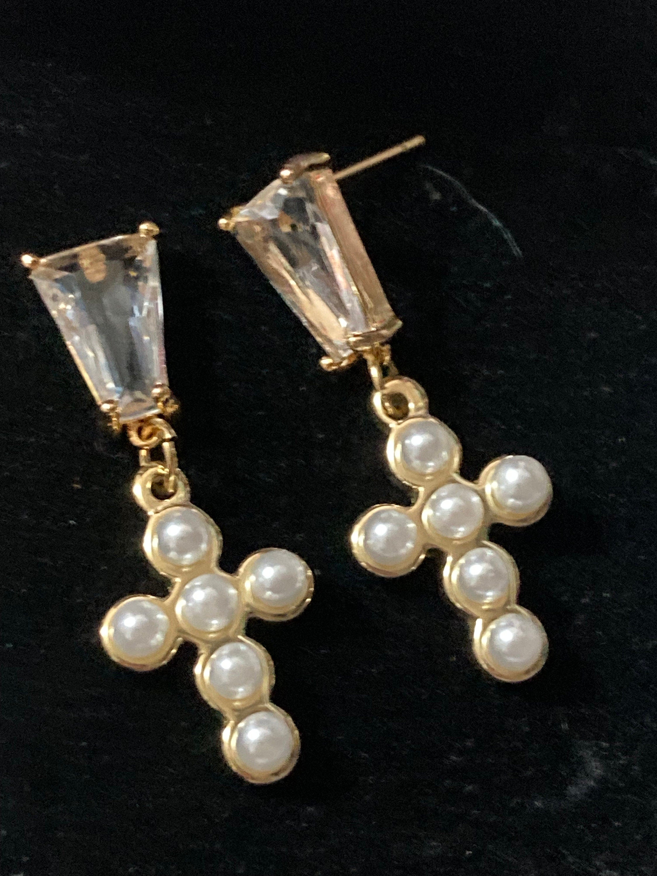 18k gold plated crystal diamanté clear seed pearl religious cross post earrings
