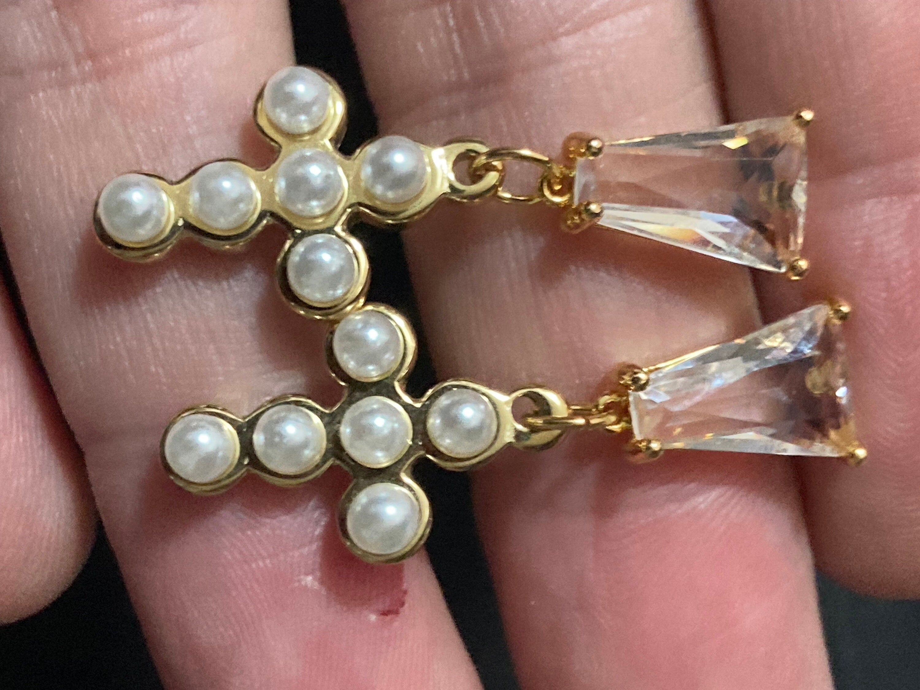 18k gold plated crystal diamanté clear seed pearl religious cross post earrings