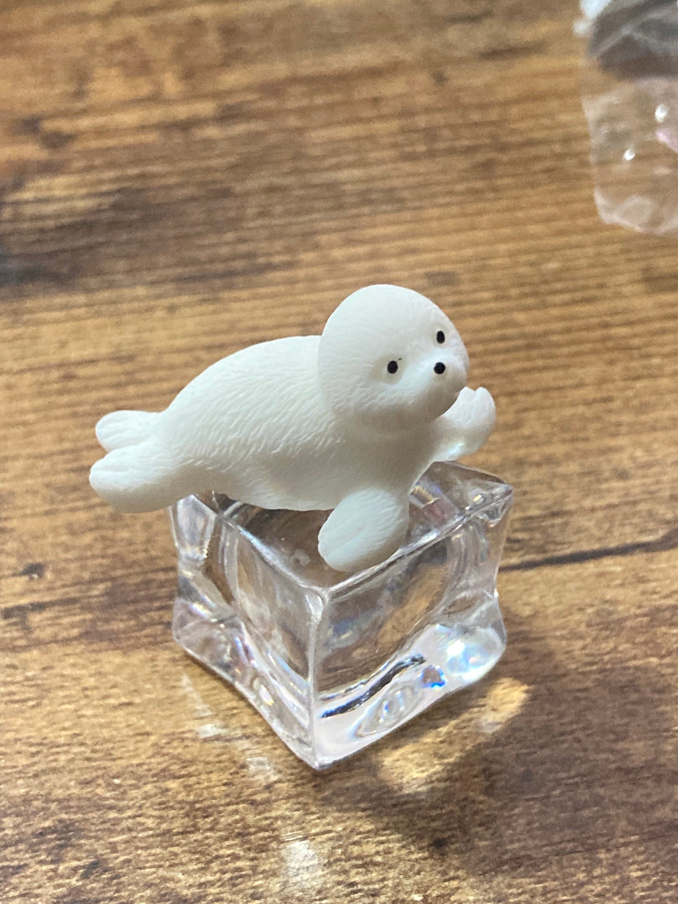 1 x miniature white baby seal cake toppers Christmas Arctic cake scenery