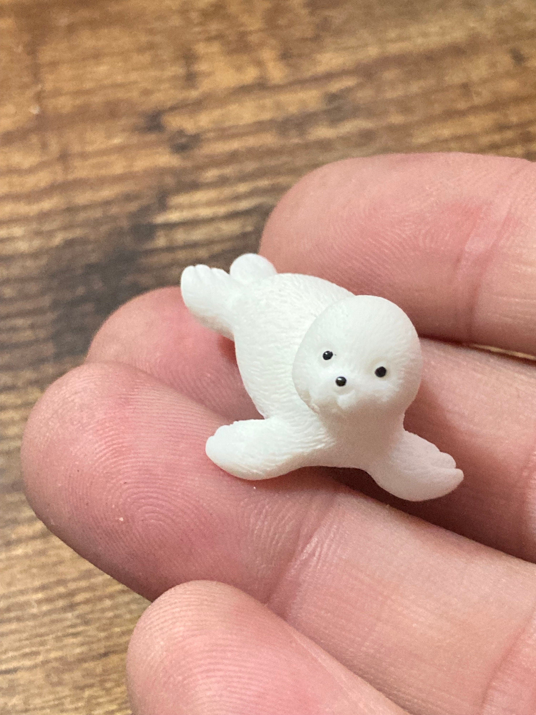 1 x miniature white baby seal cake toppers Christmas Arctic cake scenery