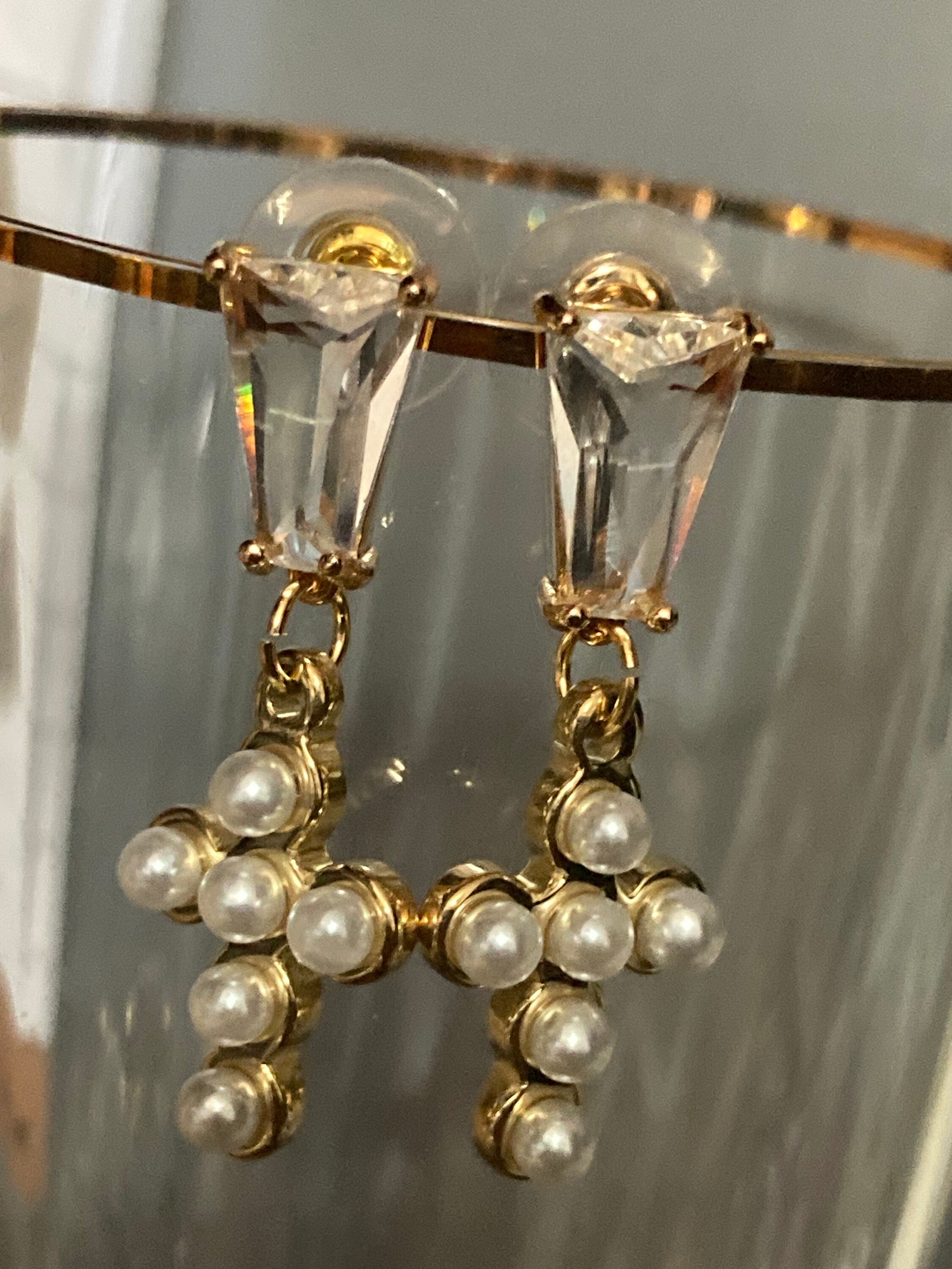 18k gold plated crystal diamanté clear seed pearl religious cross post earrings