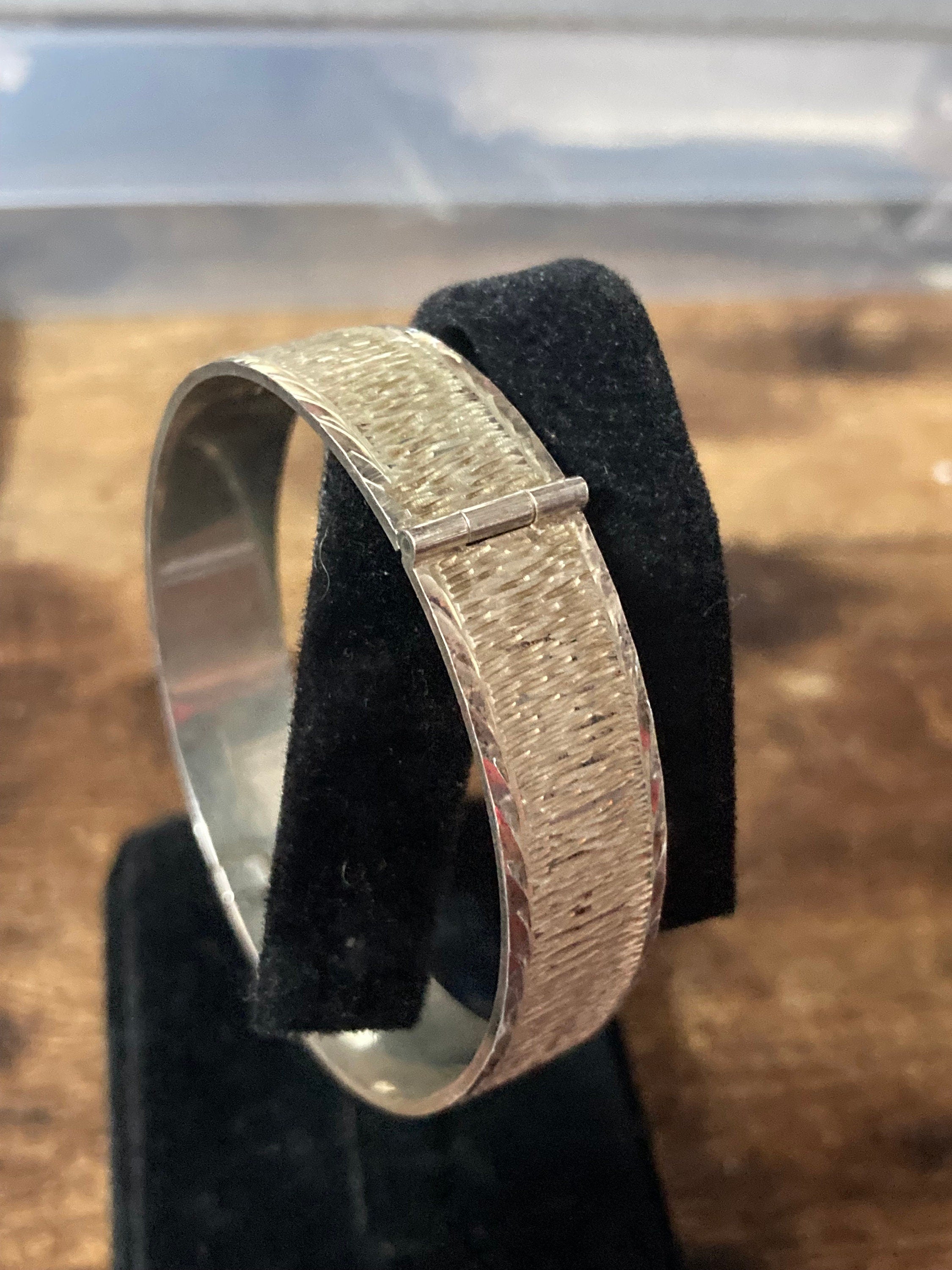 Retro 1970s 925 sterling silver textured modernist BARK hinged bangle bracelet vintage 27gm 1971