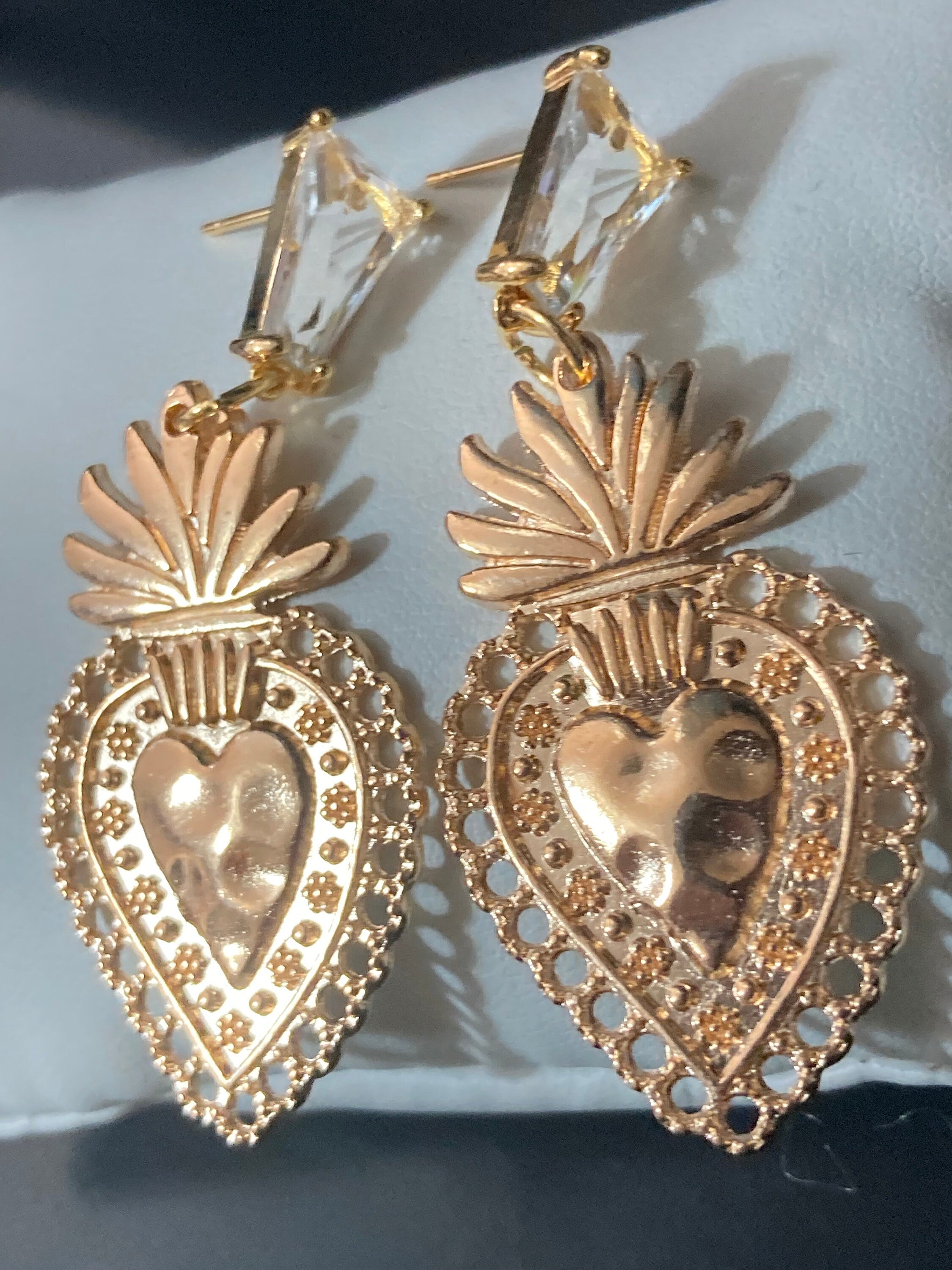 18k gold plated crystal love heart Victorian charm post earrings pierced