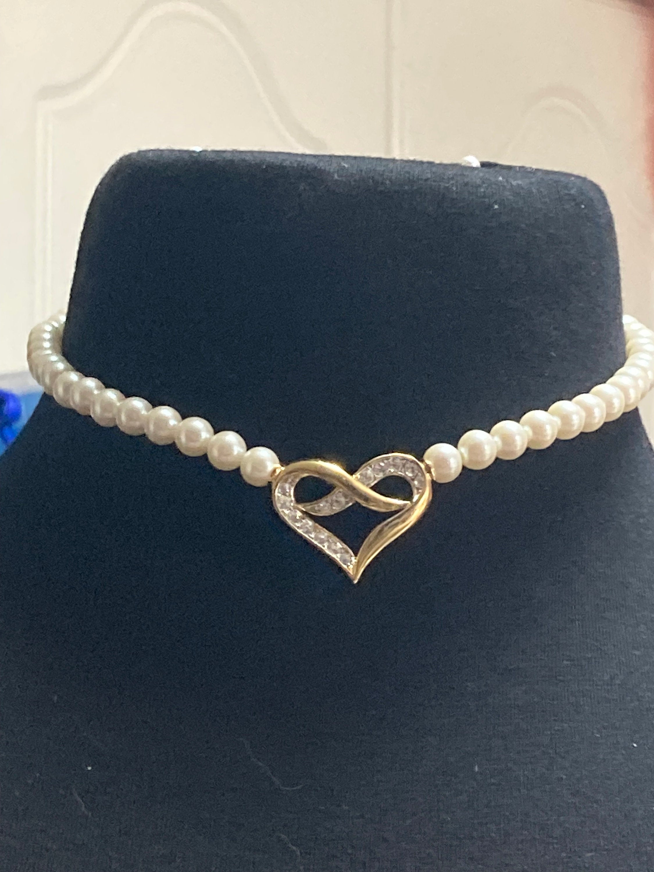 High end cream glass beaded pearl and diamanté love heart necklace
