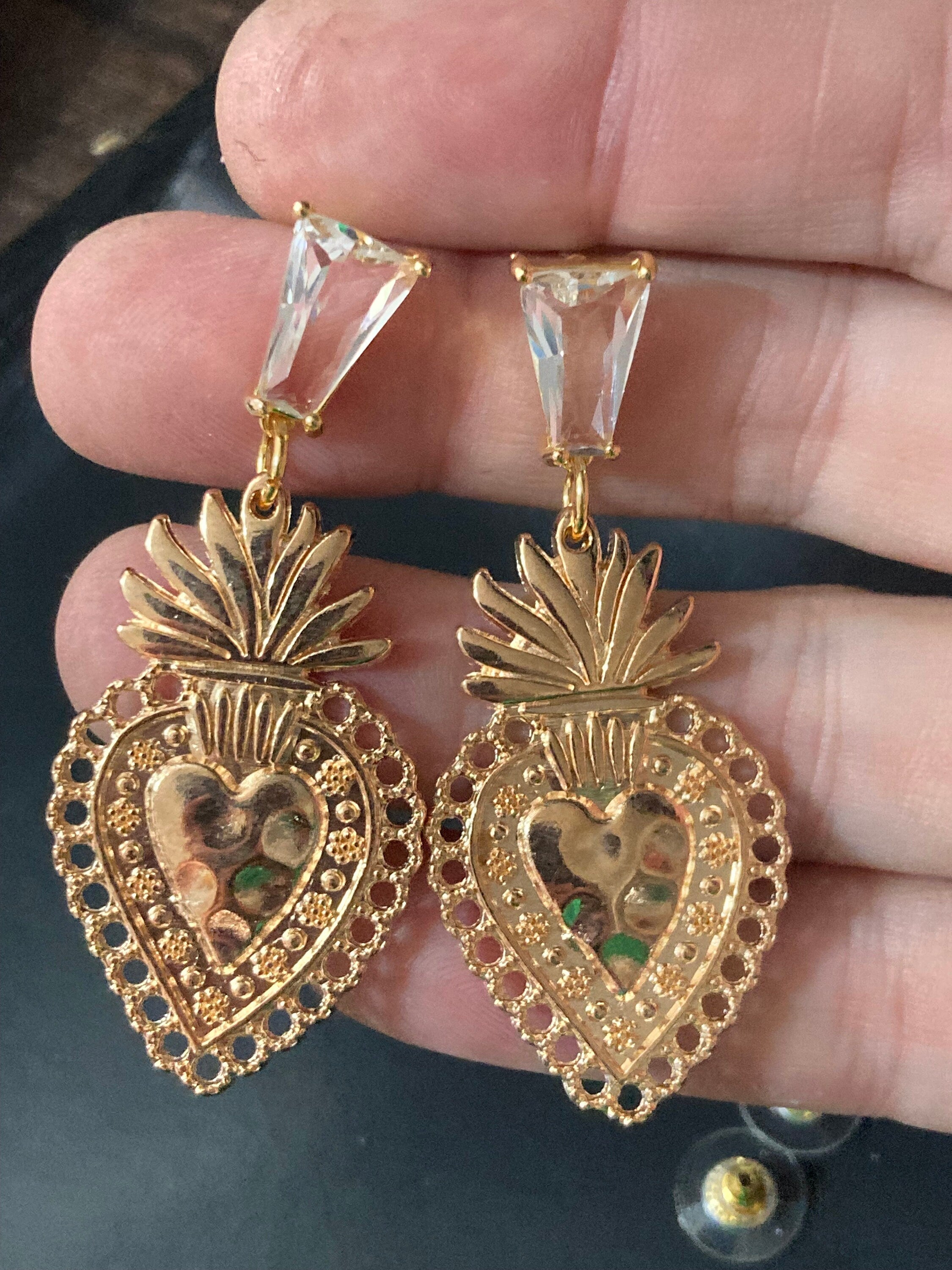 18k gold plated crystal love heart Victorian charm post earrings pierced