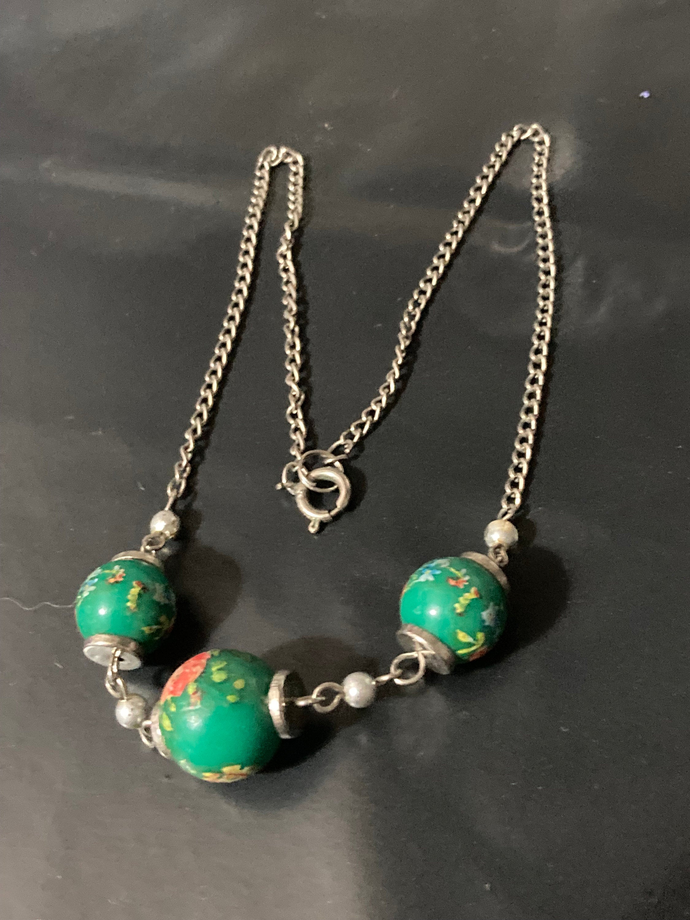 Art Deco Czech Green Painted Bead Necklace (36cm)