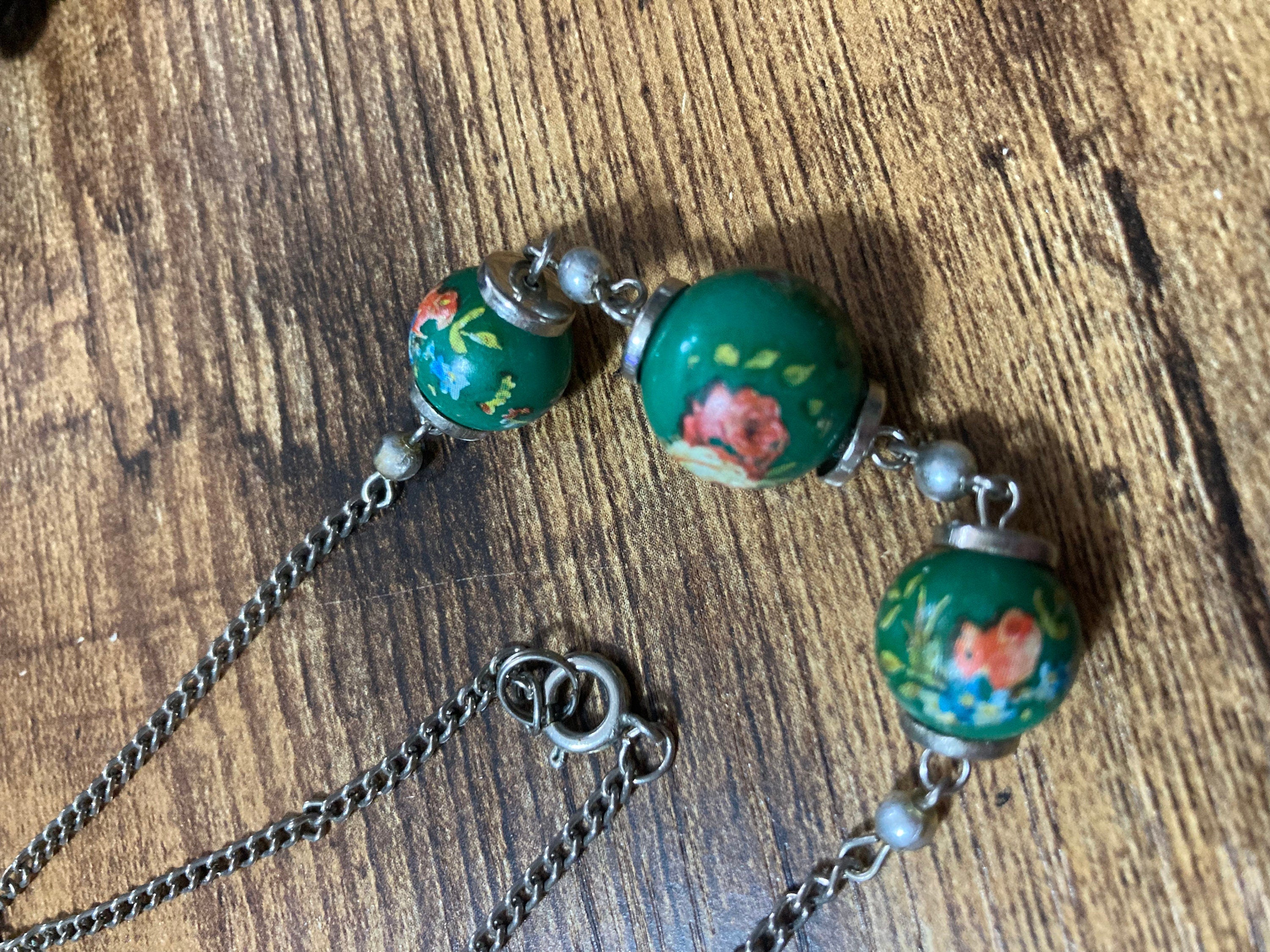 Art Deco Czech Green Painted Bead Necklace (36cm)